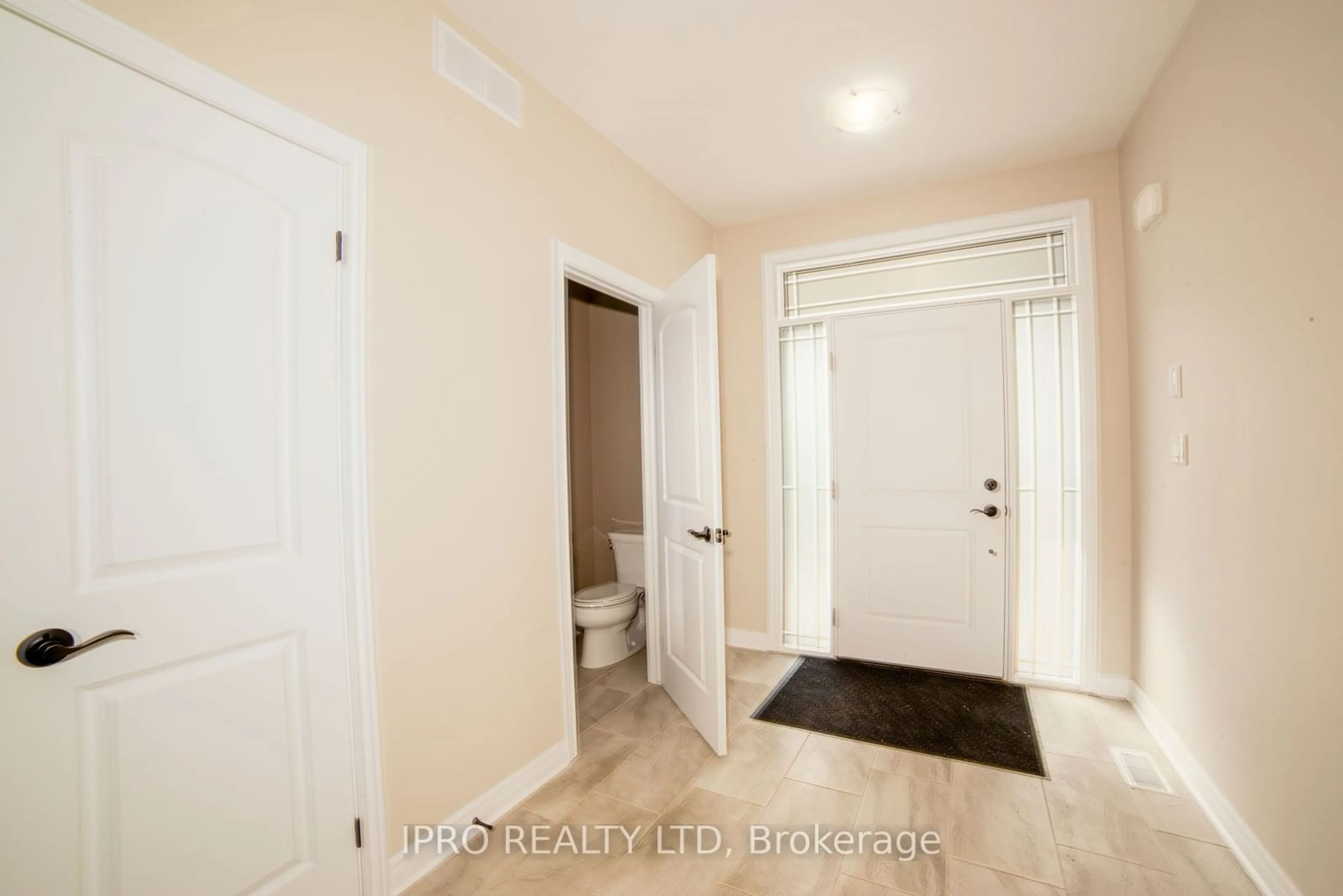 Indoor entryway, wood floors for 334 Viger Dr, Welland Ontario L3B 5E9