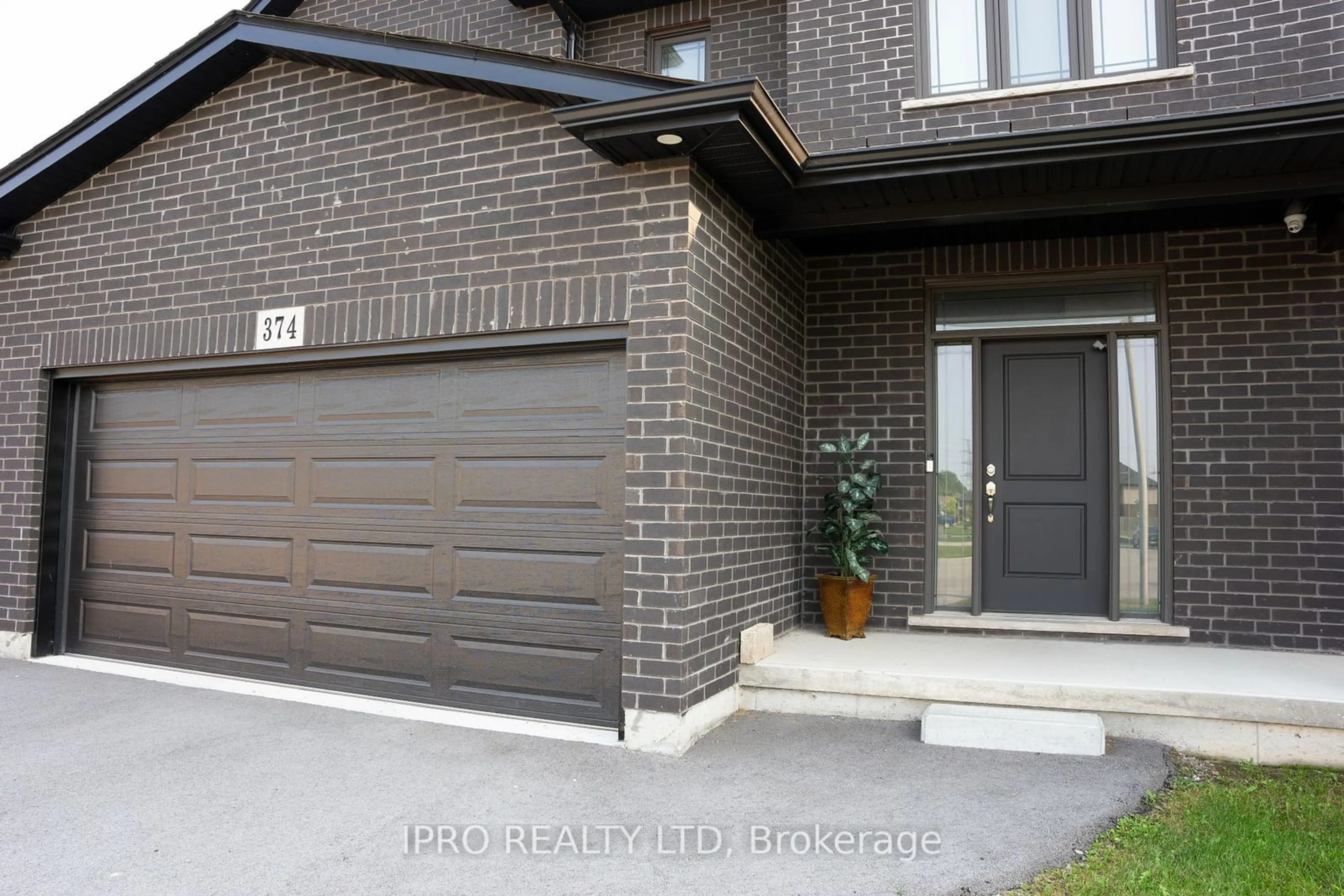 Home with brick exterior material for 374 Viger Dr, Welland Ontario L3B 0E2