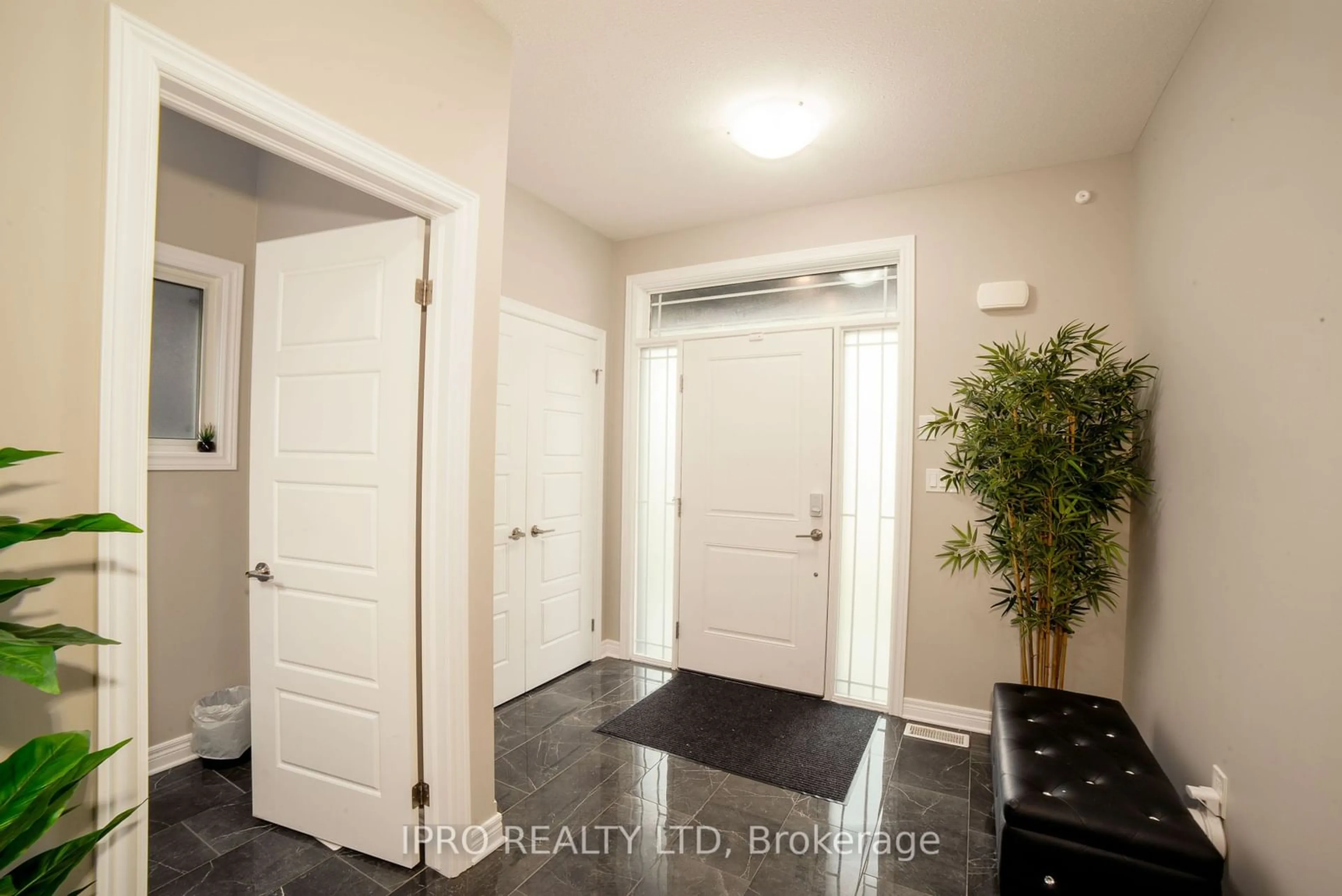 Indoor entryway, wood floors for 374 Viger Dr, Welland Ontario L3B 0E2