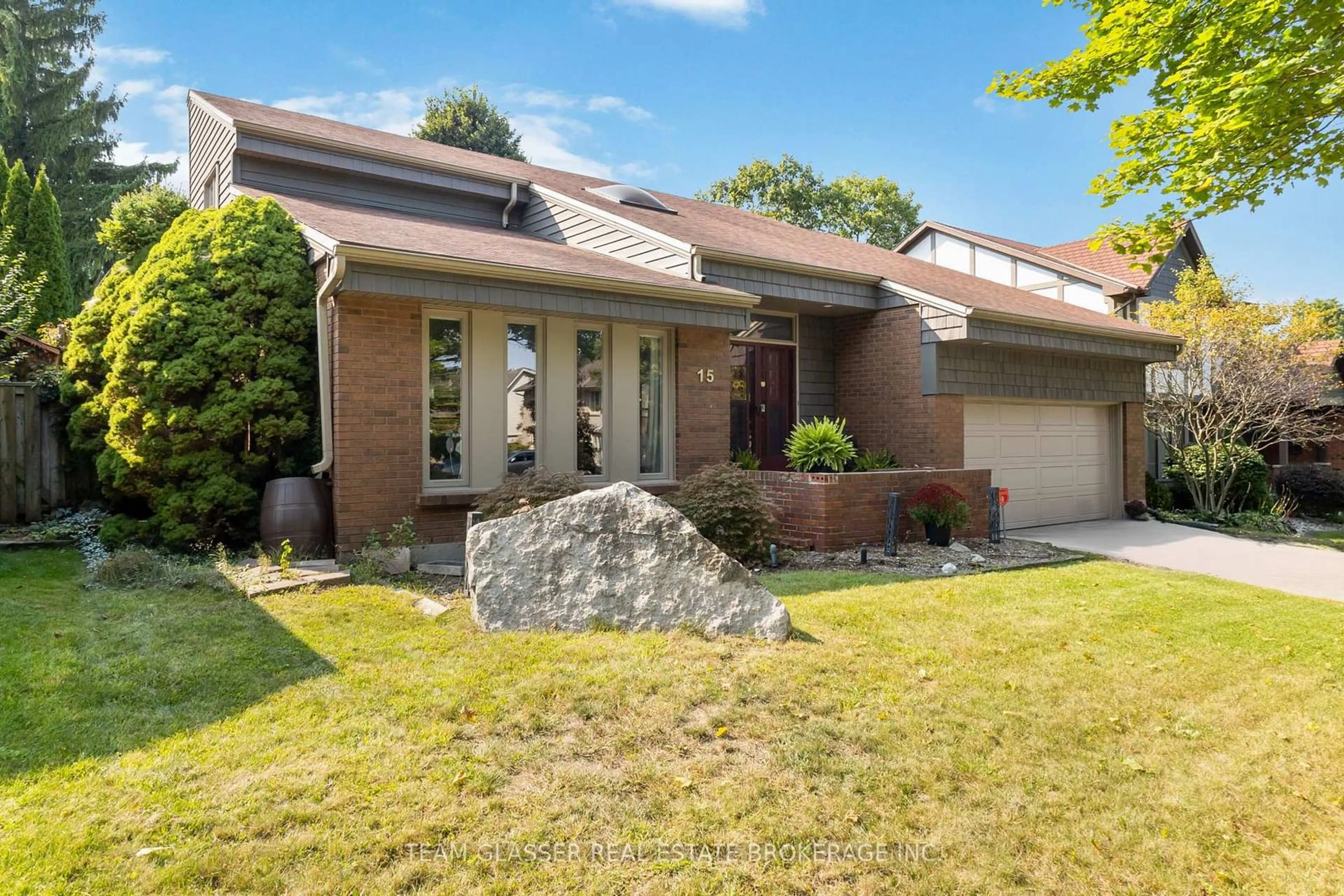 Home with brick exterior material for 15 SKI VALLEY Cres, London Ontario N6K 3H2