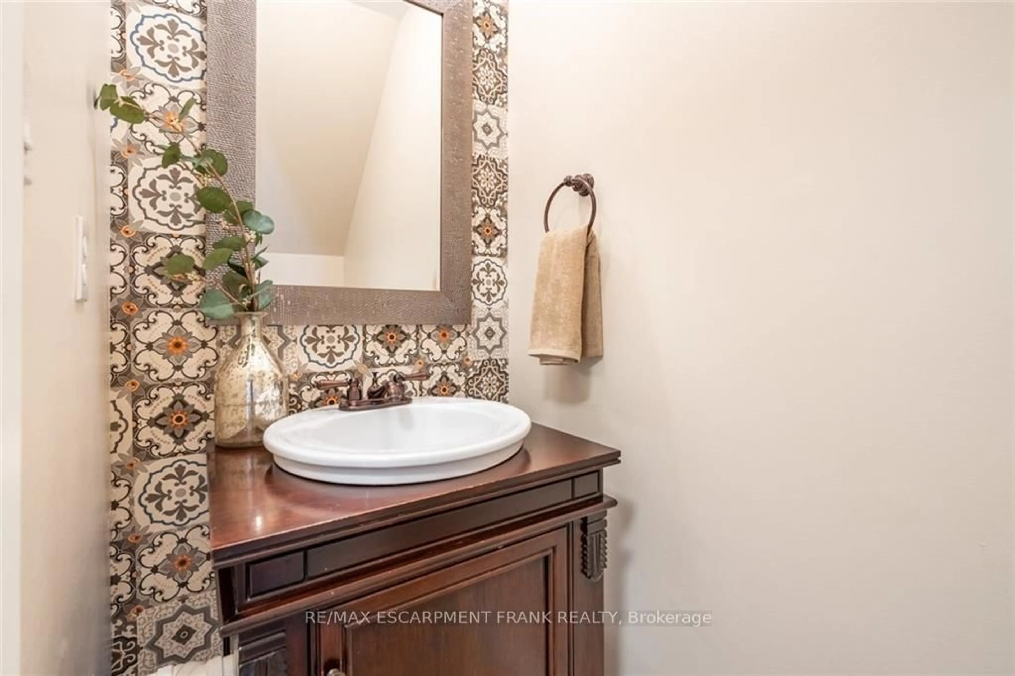 Bathroom, ceramic floors for 1115 Paramount Dr #103, Hamilton Ontario L8J 1P6