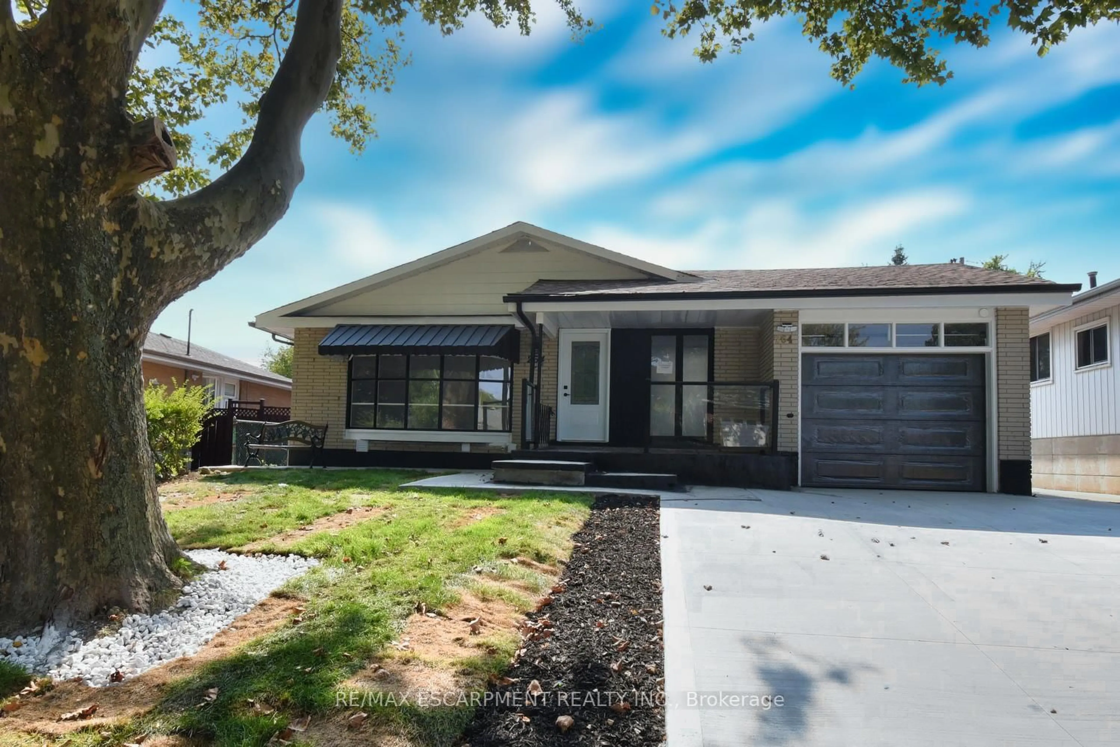 Frontside or backside of a home, the street view for 264 St Andrews Dr, Hamilton Ontario L8K 5K4