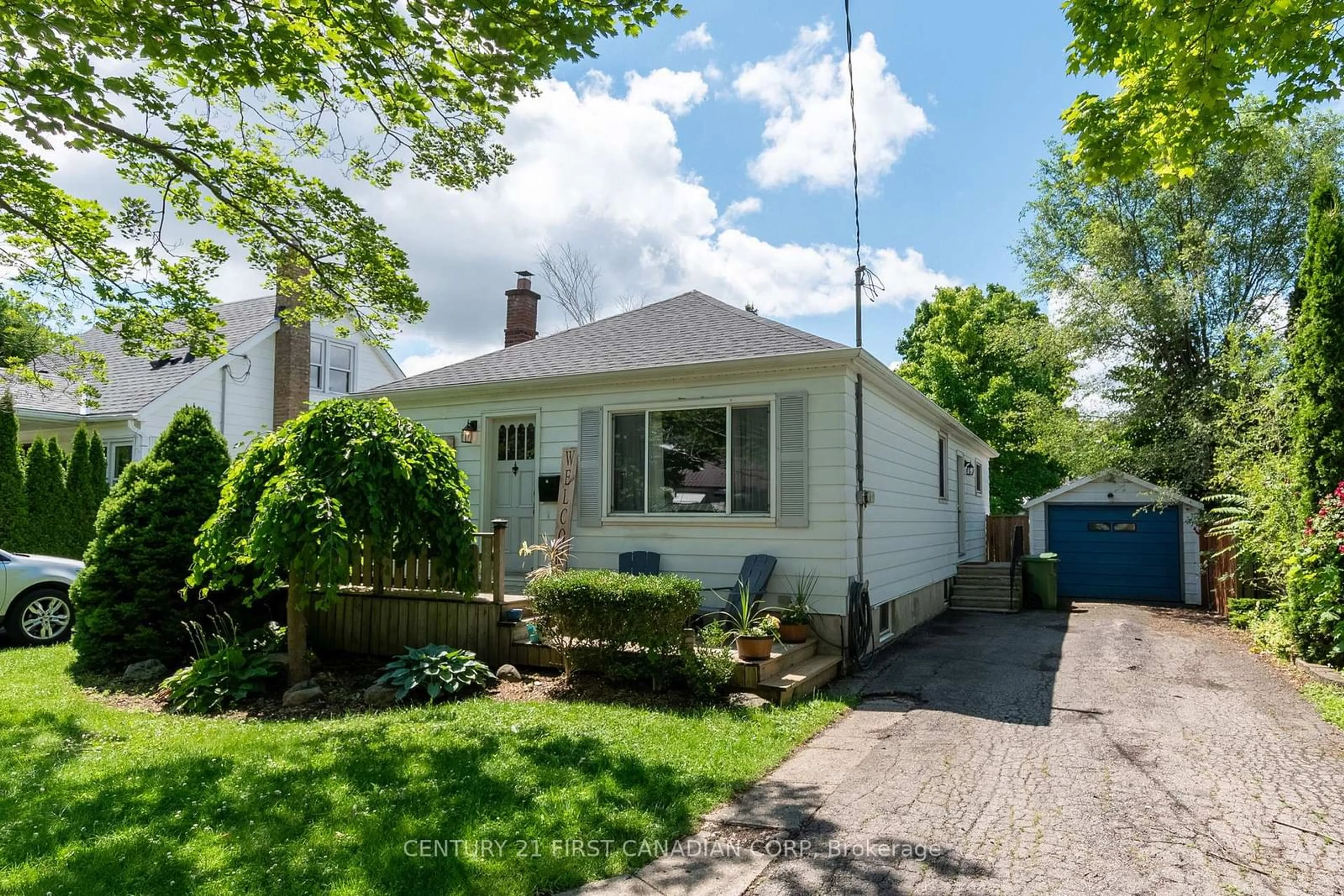 Frontside or backside of a home, cottage for 157 Locust St, St. Thomas Ontario N5R 2C6