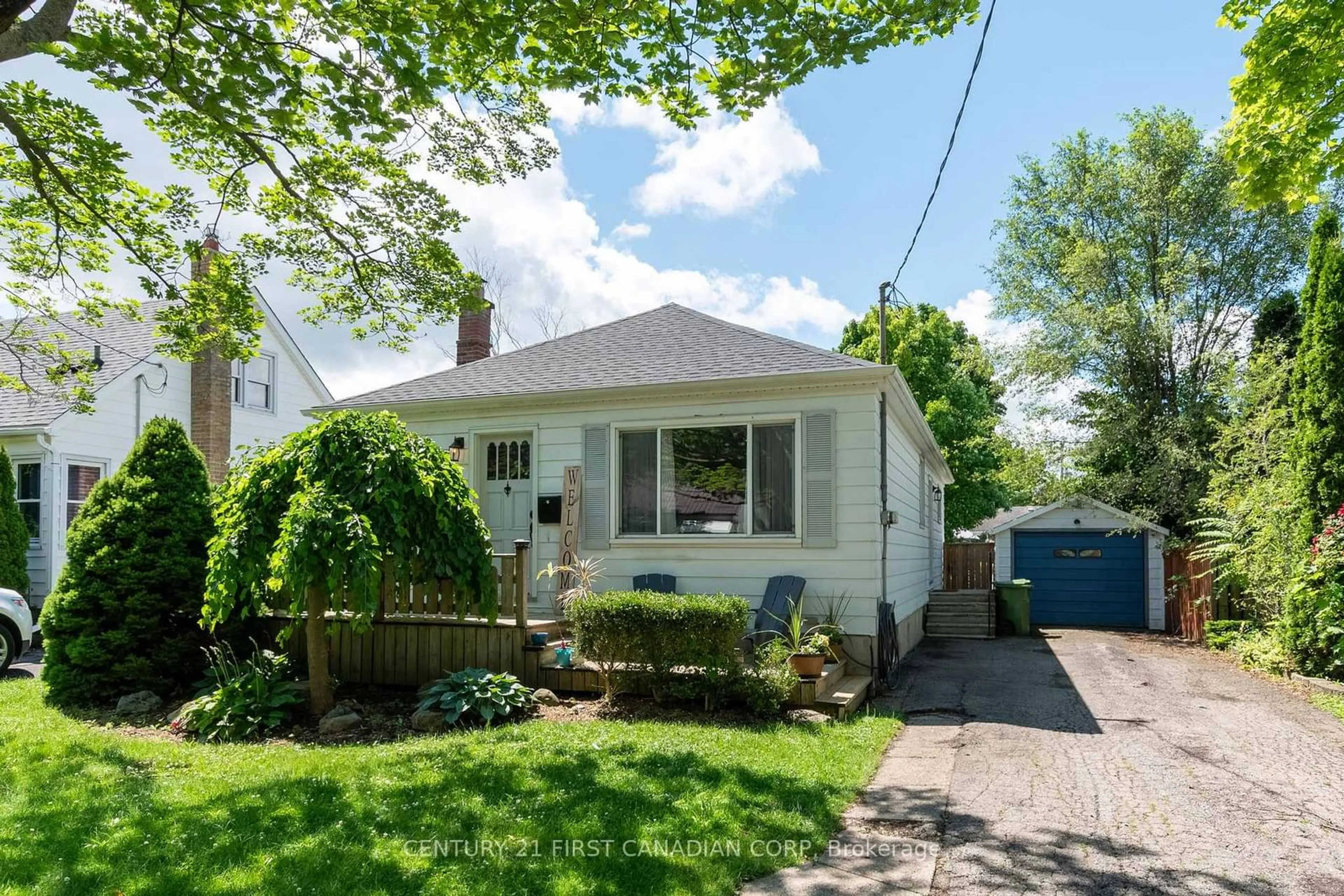 Frontside or backside of a home, cottage for 157 Locust St, St. Thomas Ontario N5R 2C6