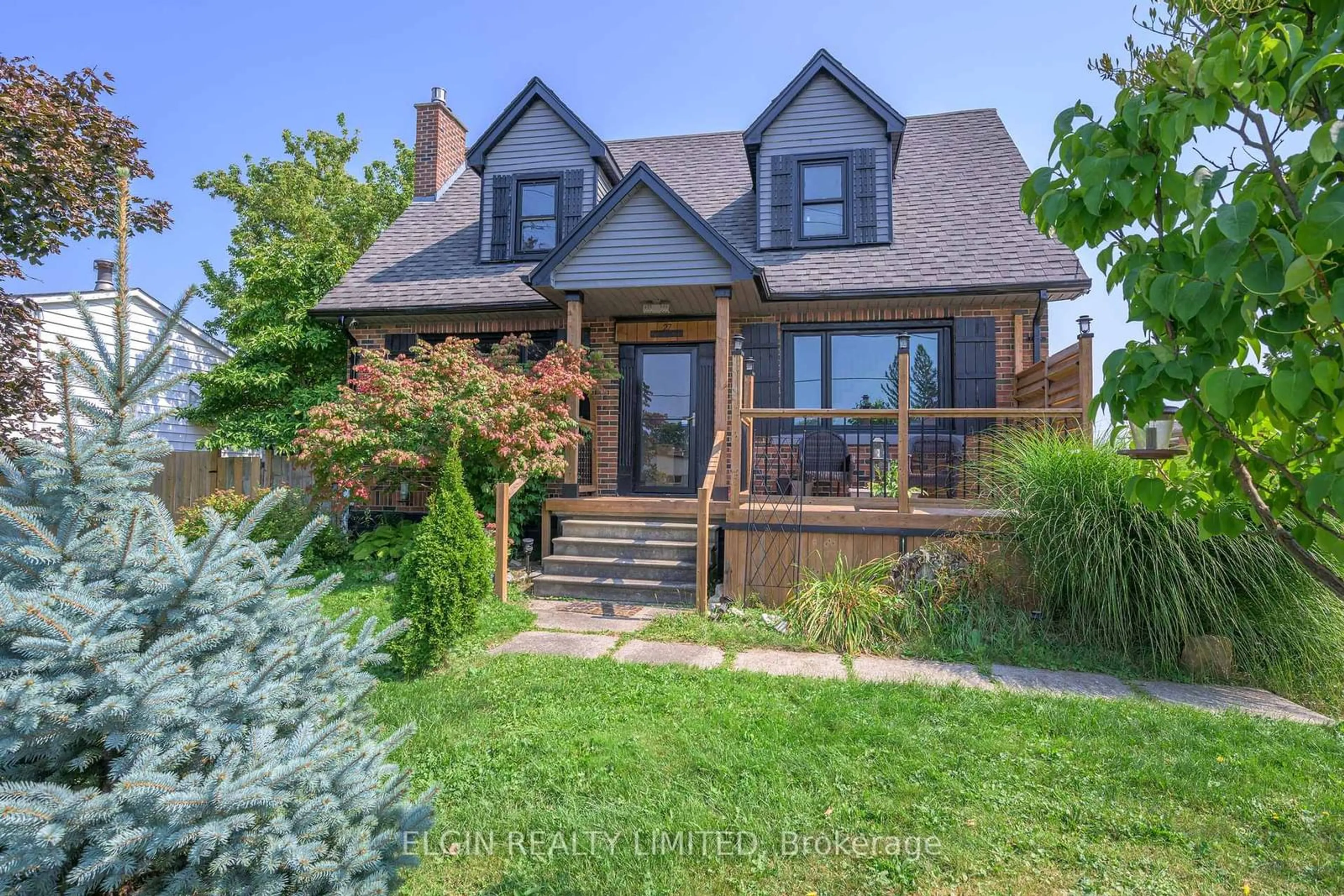 Frontside or backside of a home, cottage for 27 Fairview Ave, St. Thomas Ontario N5R 4X2