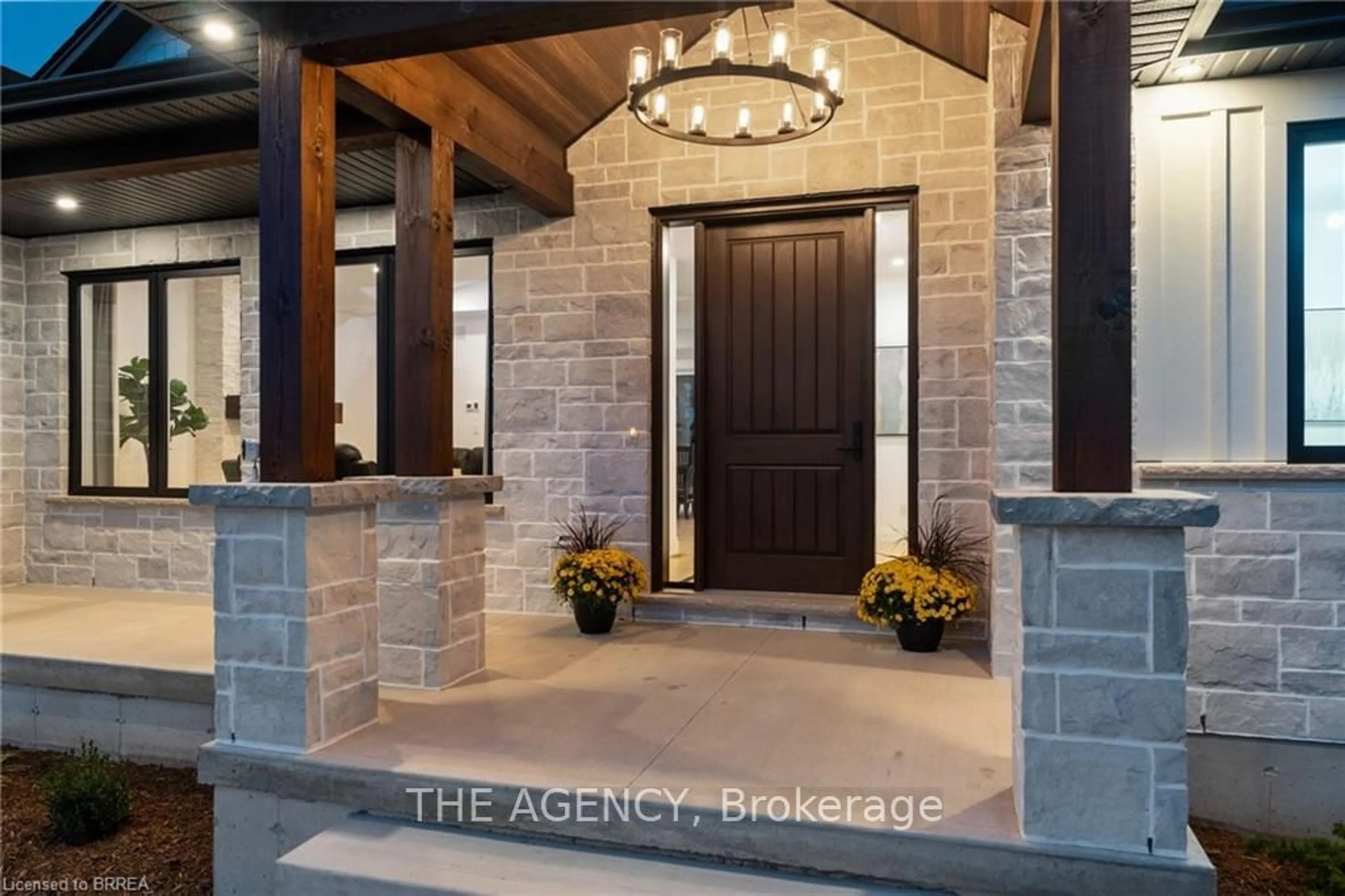 Indoor entryway, wood floors for 16 St Ladislaus St, Norfolk Ontario N0J 1E0