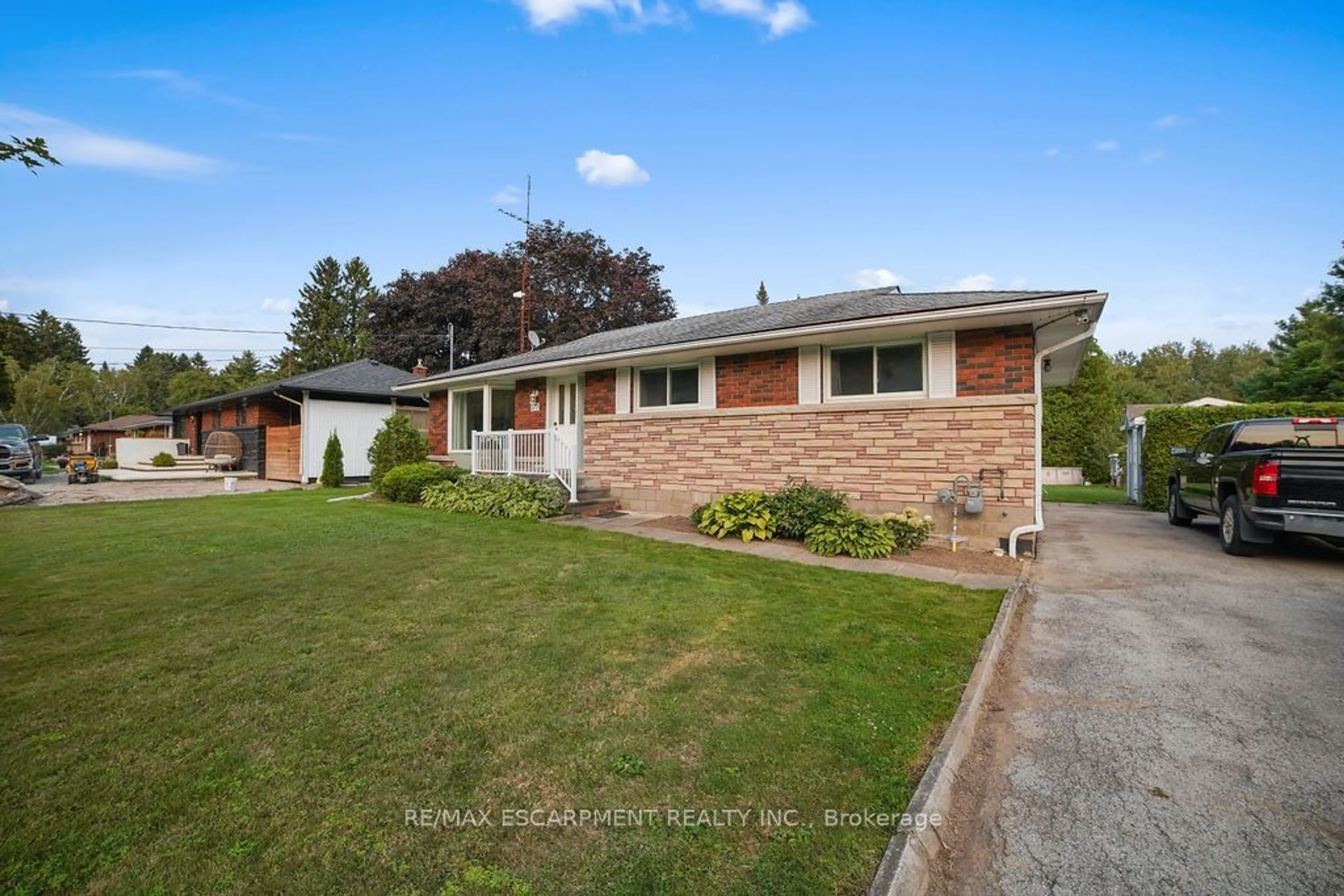 Frontside or backside of a home for 577 Glancaster Rd, Hamilton Ontario L0R 1W0