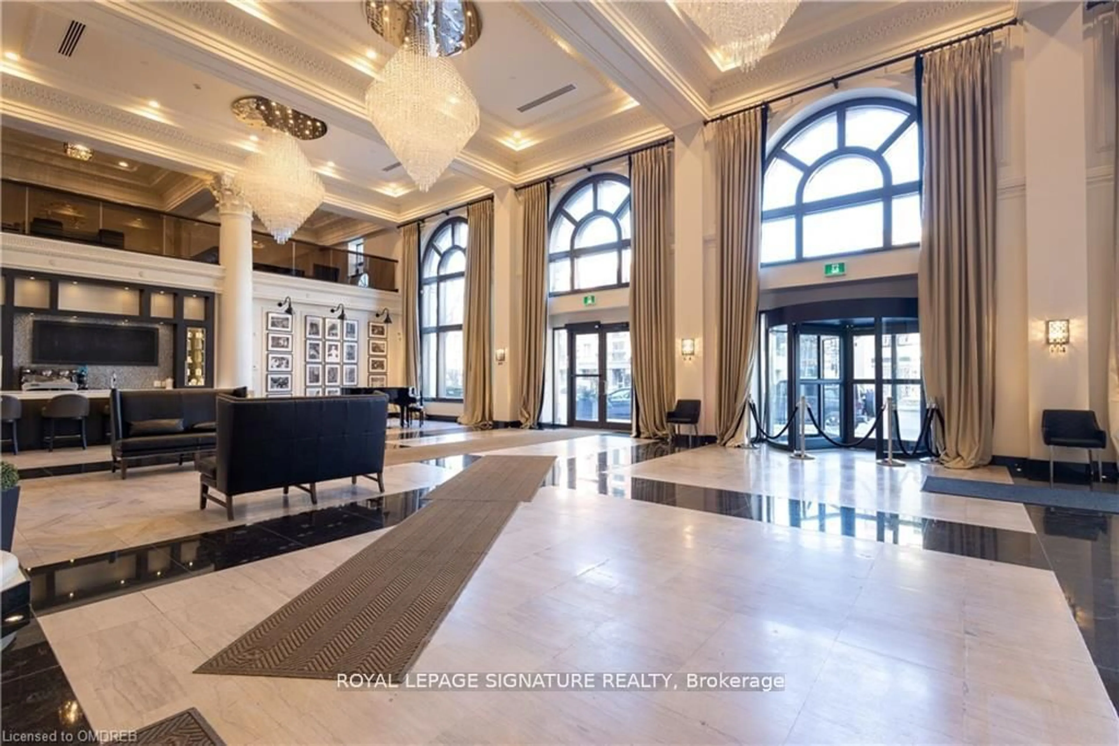 Indoor lobby, ceramic floors for 112 King St #608, Hamilton Ontario L8N 1A8