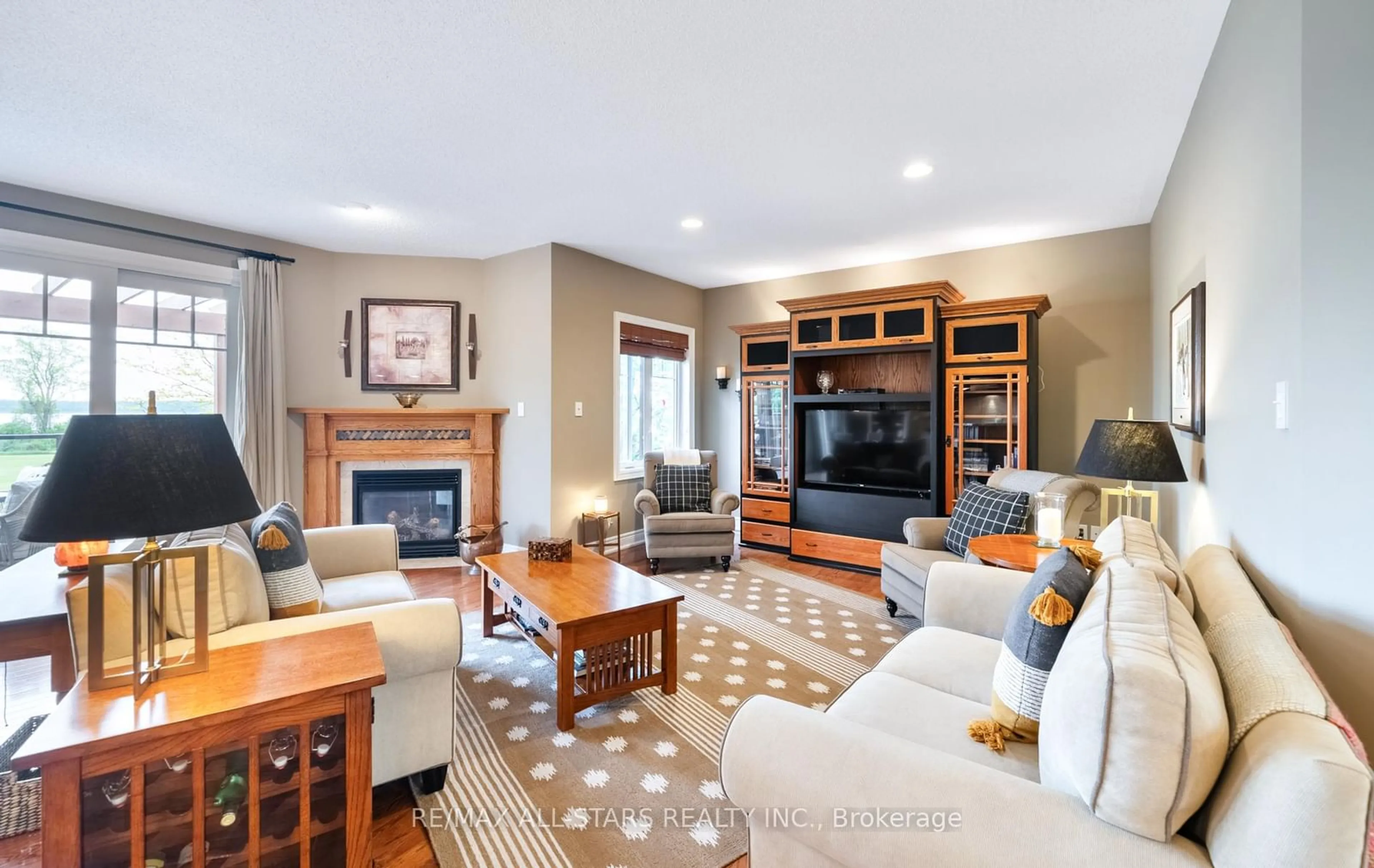 Living room, wood floors for 215 Southcrest Dr, Kawartha Lakes Ontario L0C 1G0