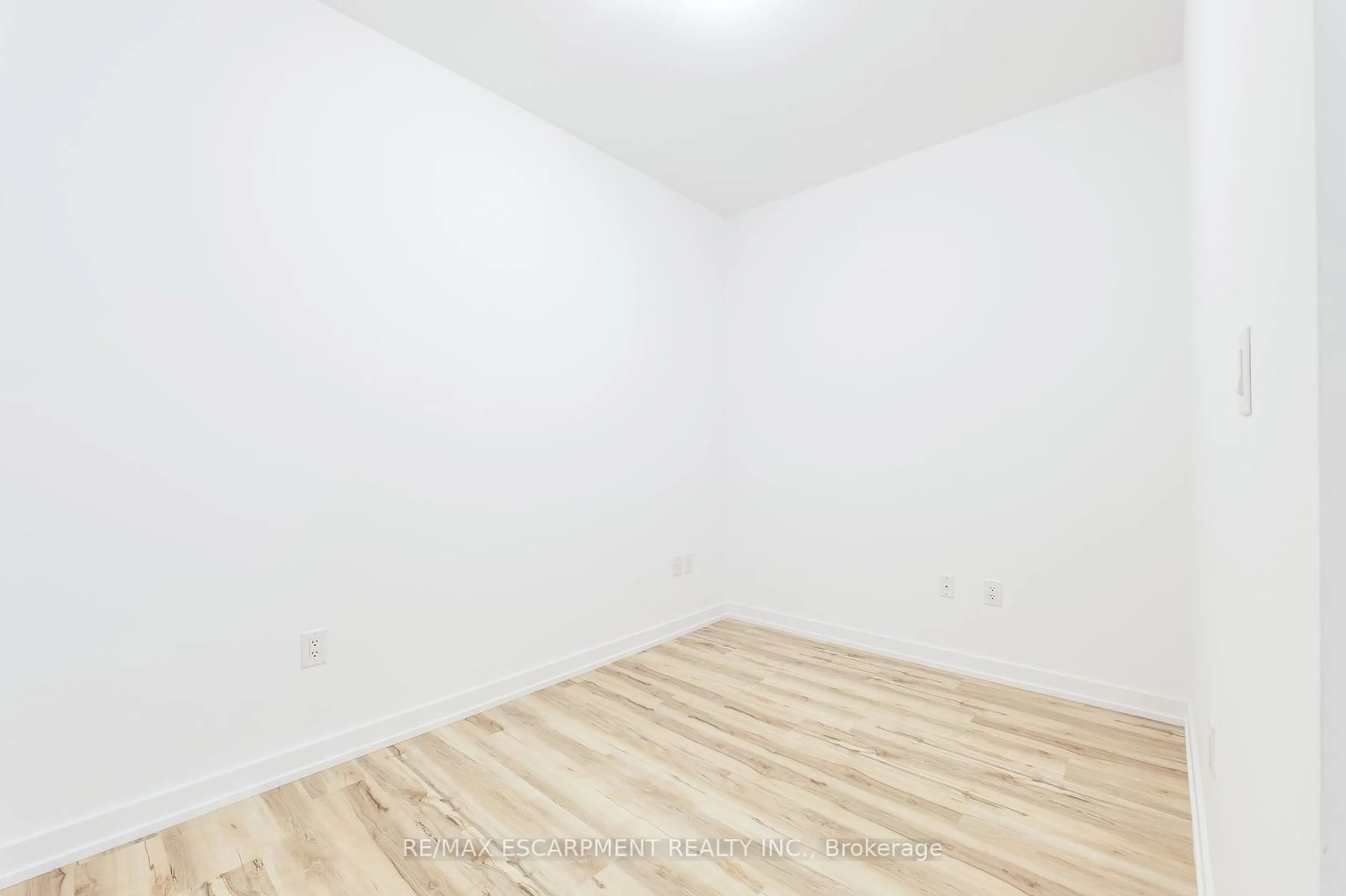 A pic of a room, not visible floor for 460 DUNDAS St #301, Hamilton Ontario L8B 2A5