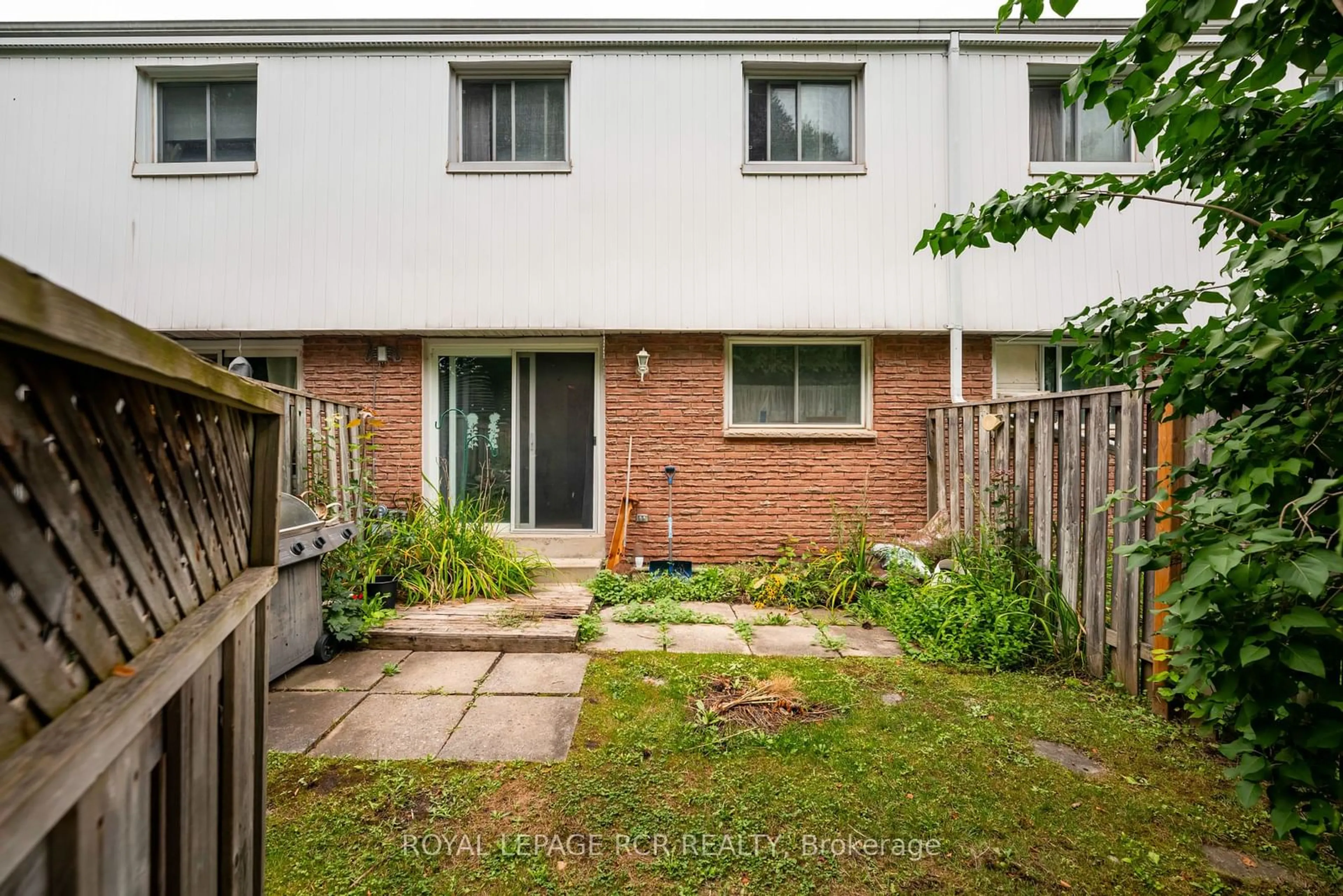 A pic from exterior of the house or condo, the fenced backyard for 325 William St #49, Shelburne Ontario L9V 2X6