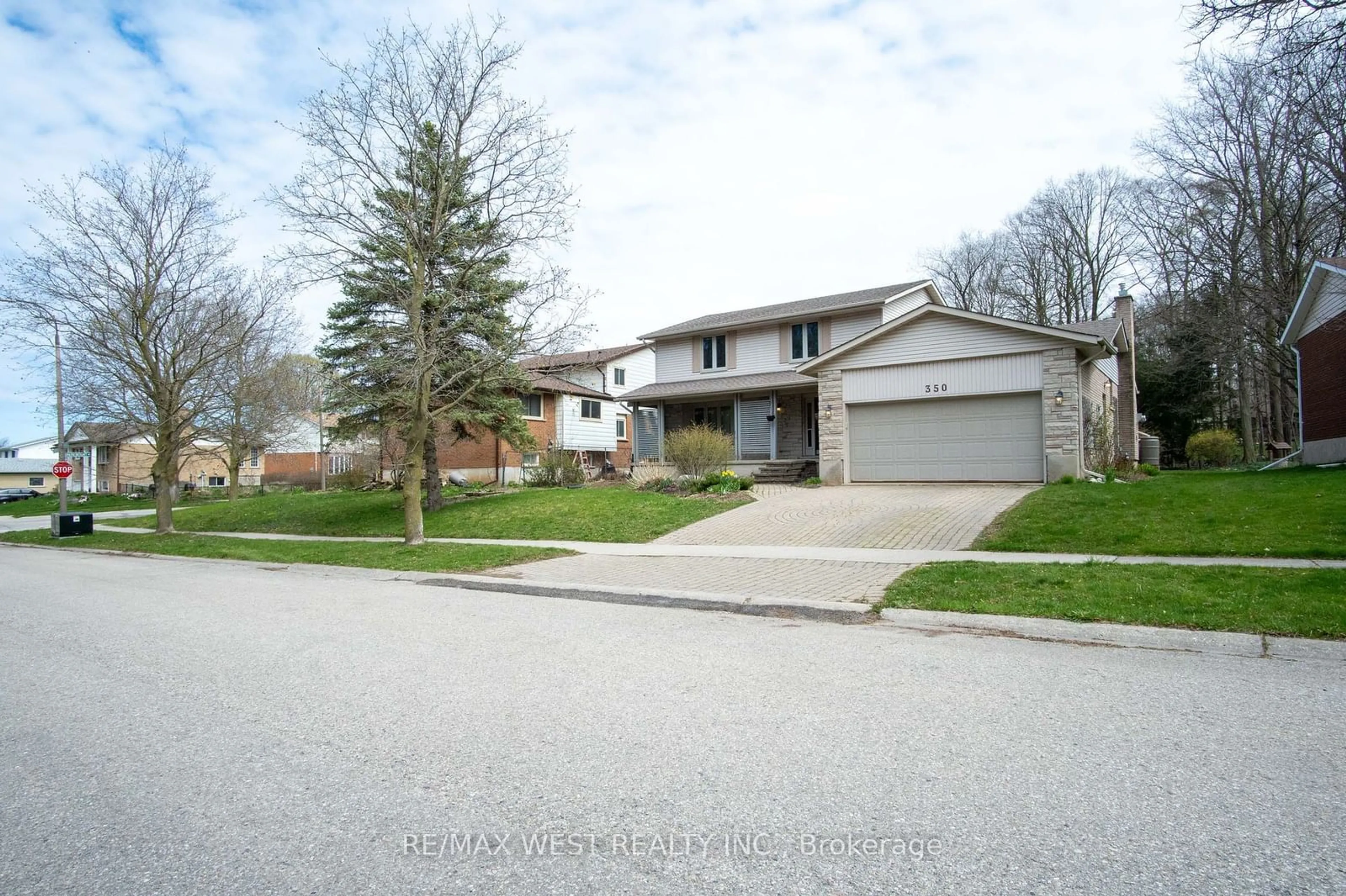 Frontside or backside of a home for 350 Thorncrest Dr, Waterloo Ontario N2L 5R7