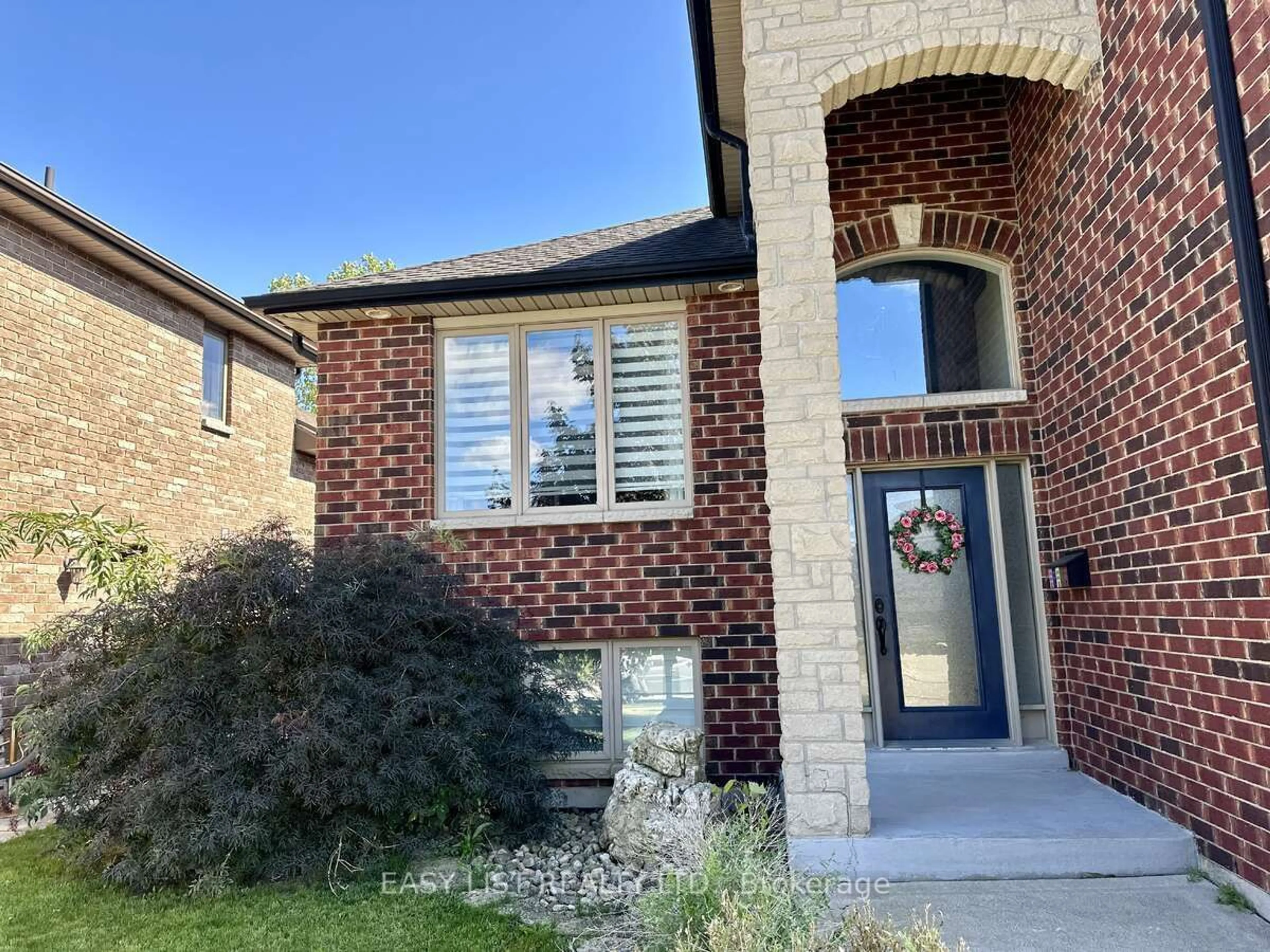 Home with brick exterior material for 3729 Deerbrook Dr, Windsor Ontario N8R 2E6