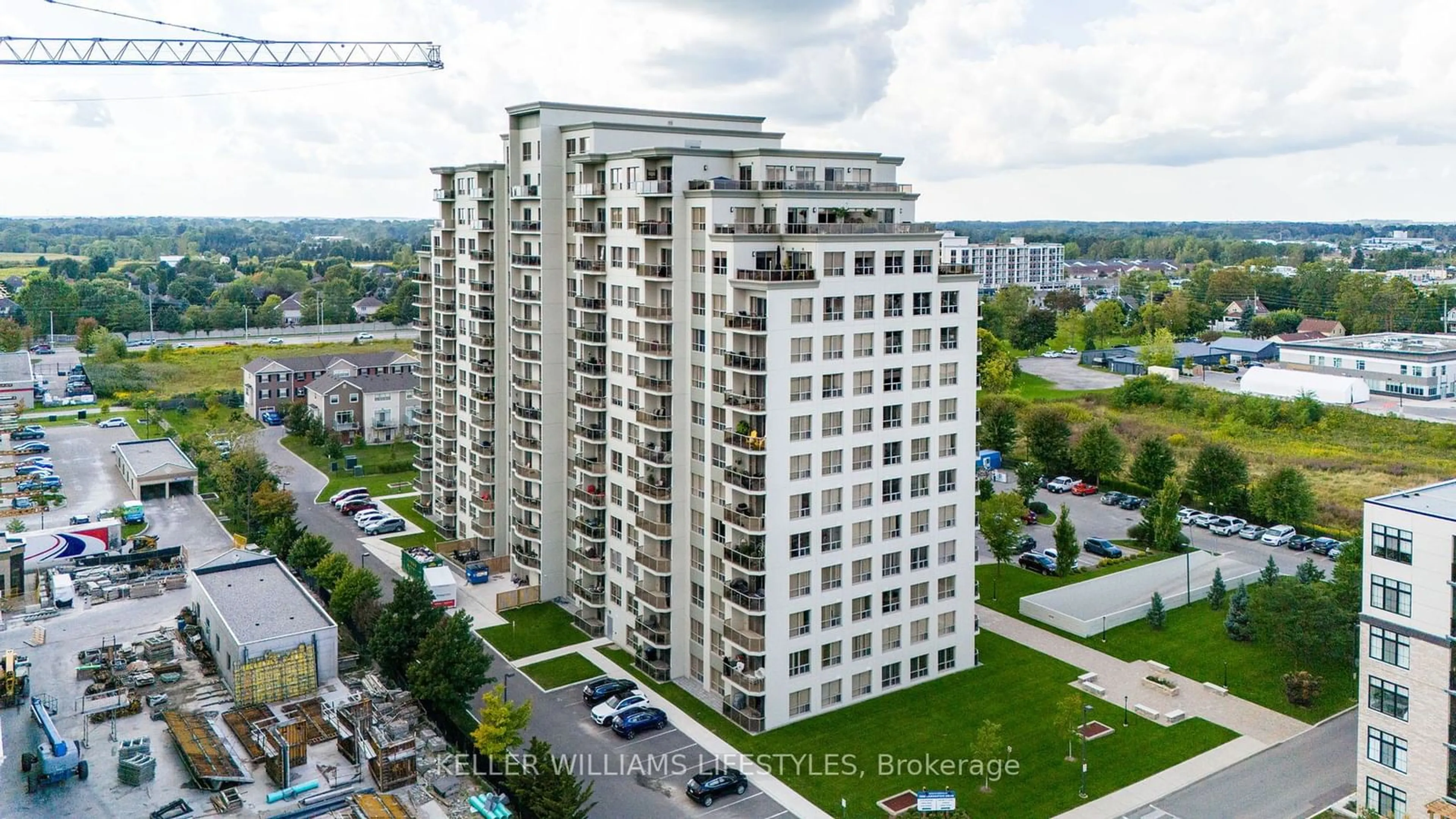 A pic from exterior of the house or condo, the view of city buildings for 1030 Coronation Dr #906, London Ontario N6G 0G5