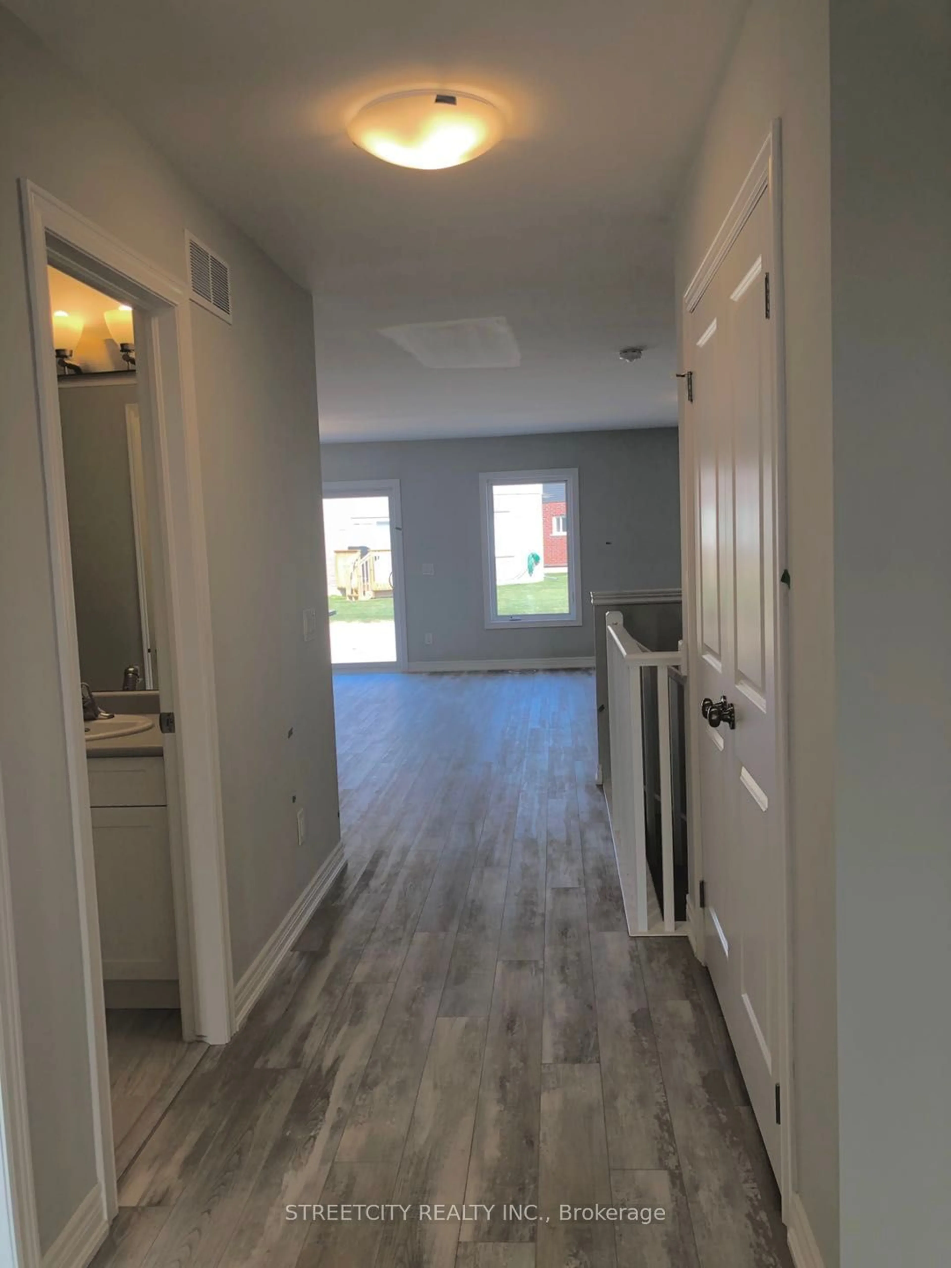 Indoor entryway, not visible floor for 32 Bounty Ave, Thorold Ontario L2V 0B7