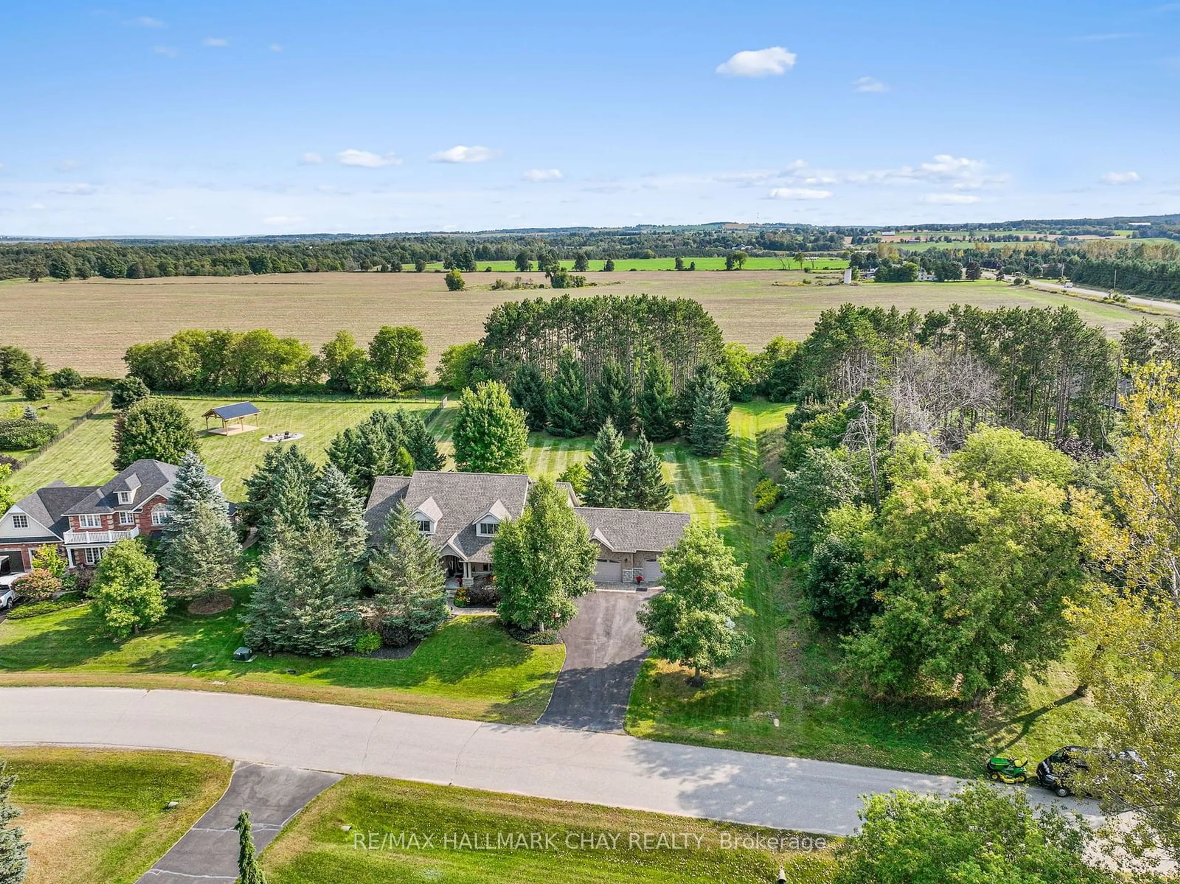 Frontside or backside of a home, the street view for 7 Jeffery Dr, Mulmur Ontario L9V 3H7