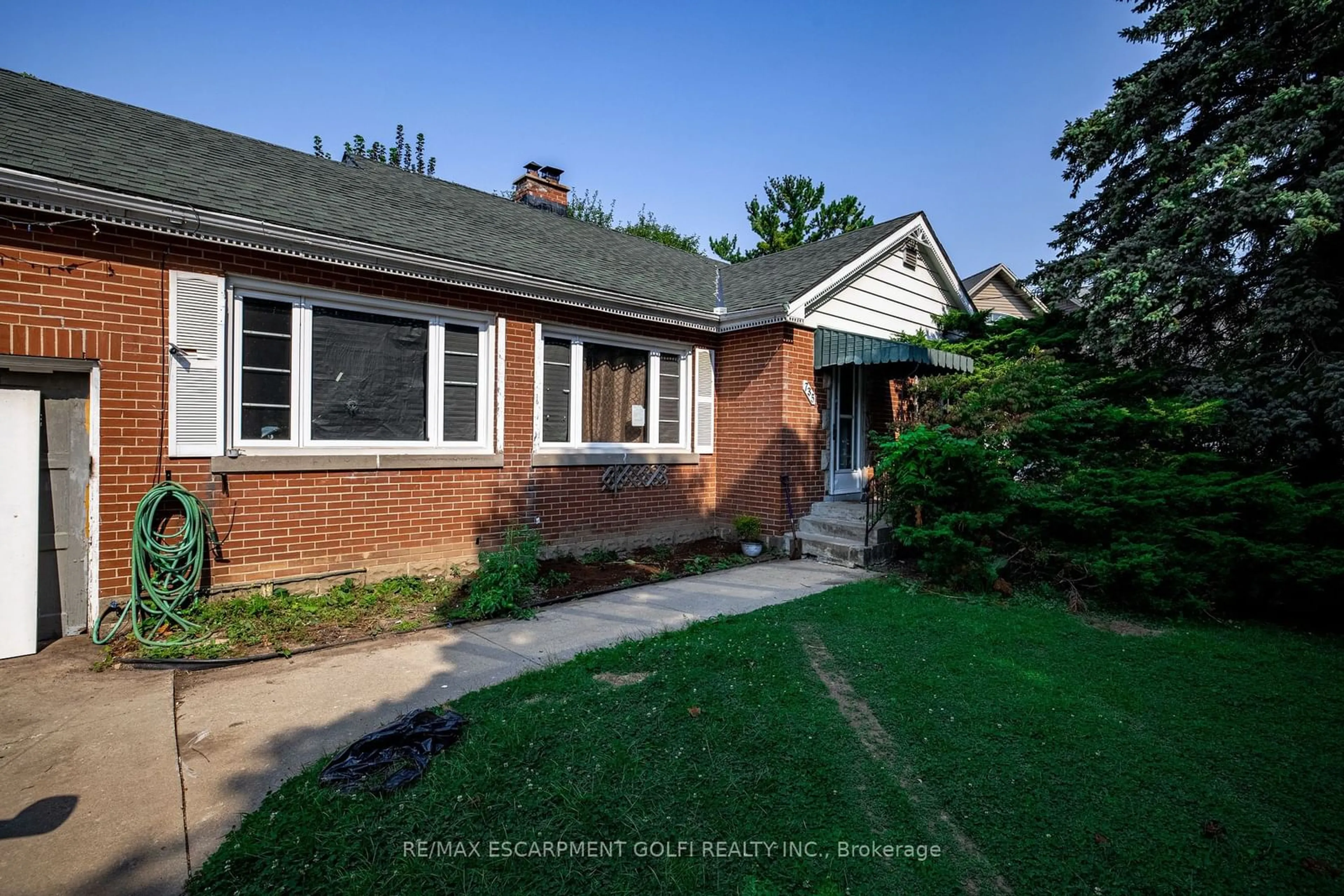 Frontside or backside of a home for 735 Montgomery Dr, Hamilton Ontario L9G 3H6