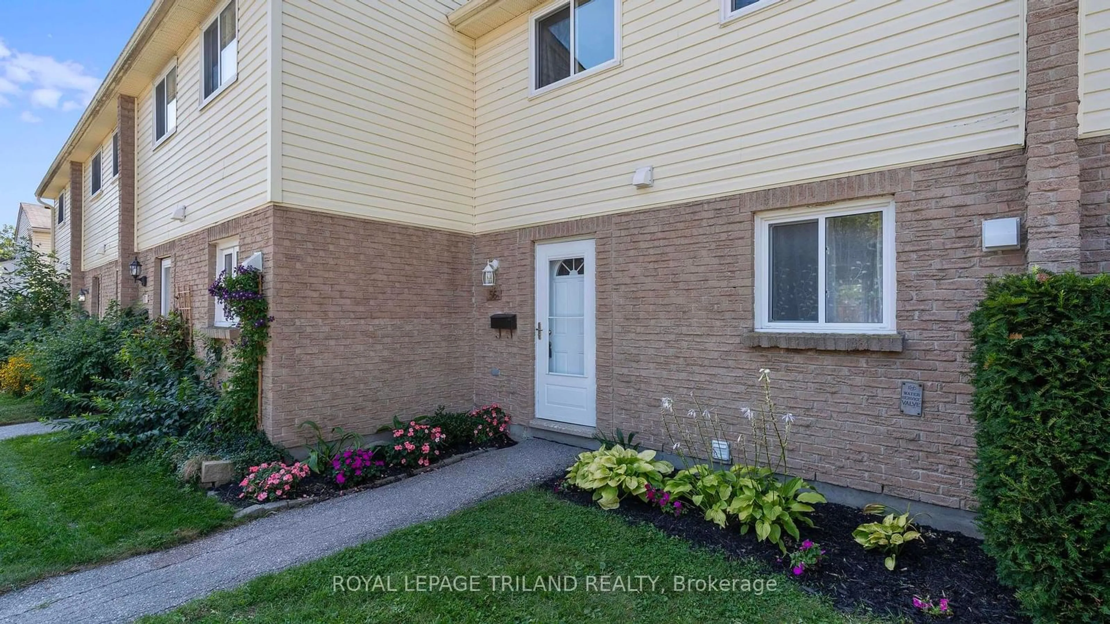 A pic from exterior of the house or condo for 166 SOUTHDALE Rd #56, London Ontario N6J 2J1