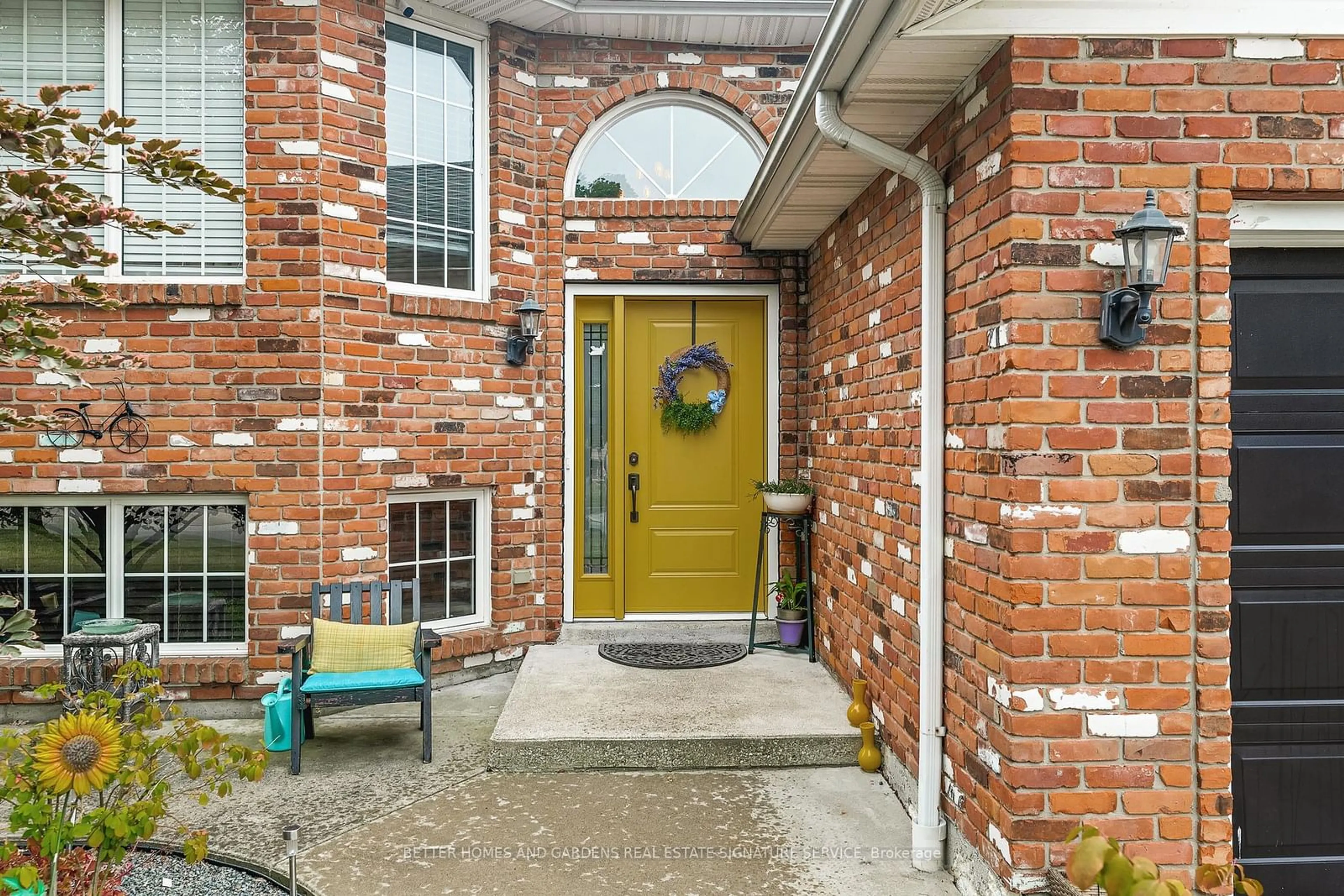 Indoor entryway for 25 Bratt Dr, Amherstburg Ontario N9V 4A1