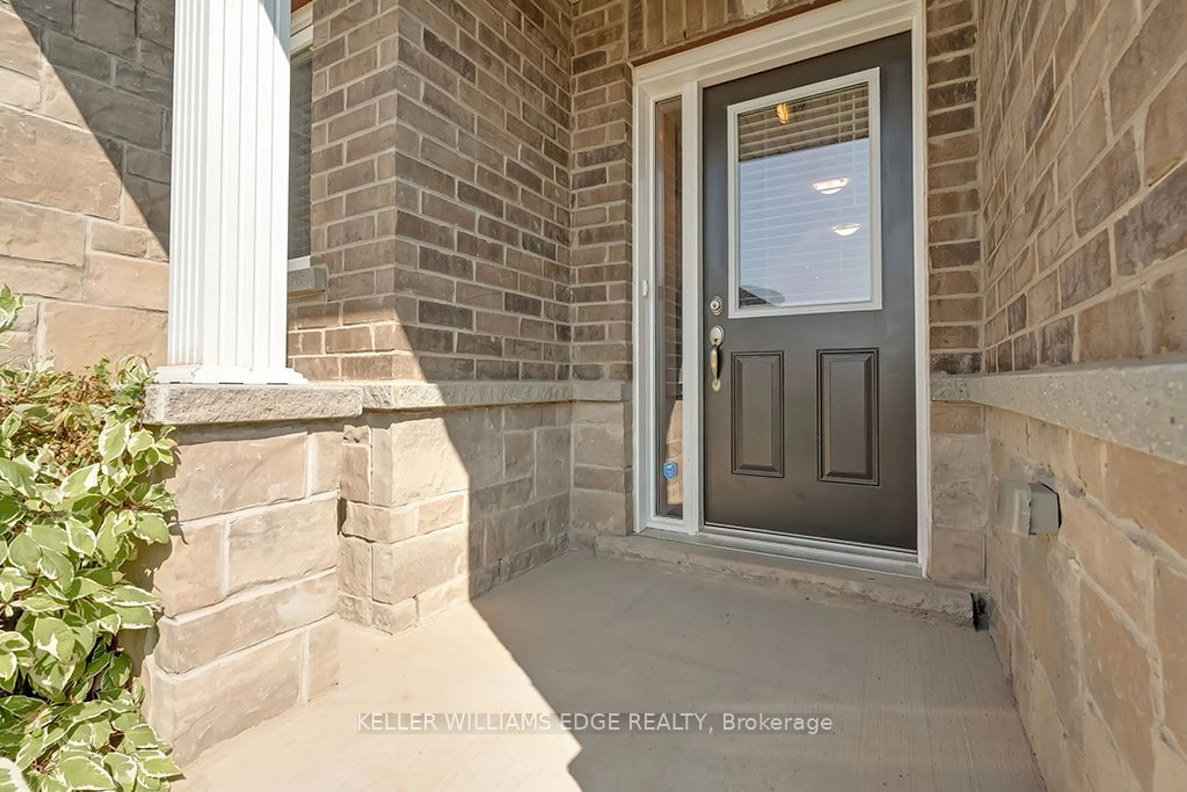 Indoor entryway for 31 Pinot Cres, Hamilton Ontario L8E 6G5