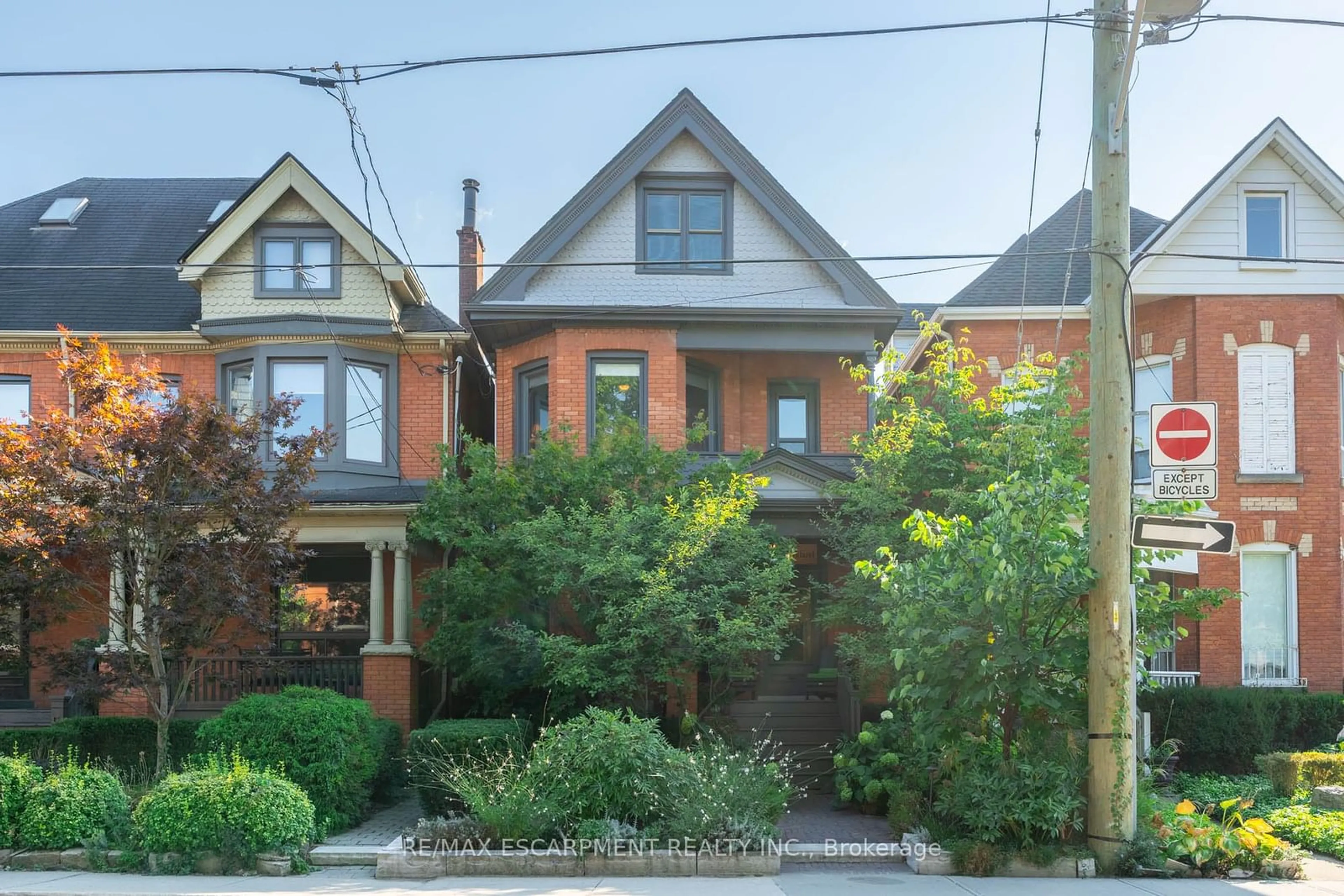 Frontside or backside of a home, the street view for 141 Markland St, Hamilton Ontario L8P 2K3