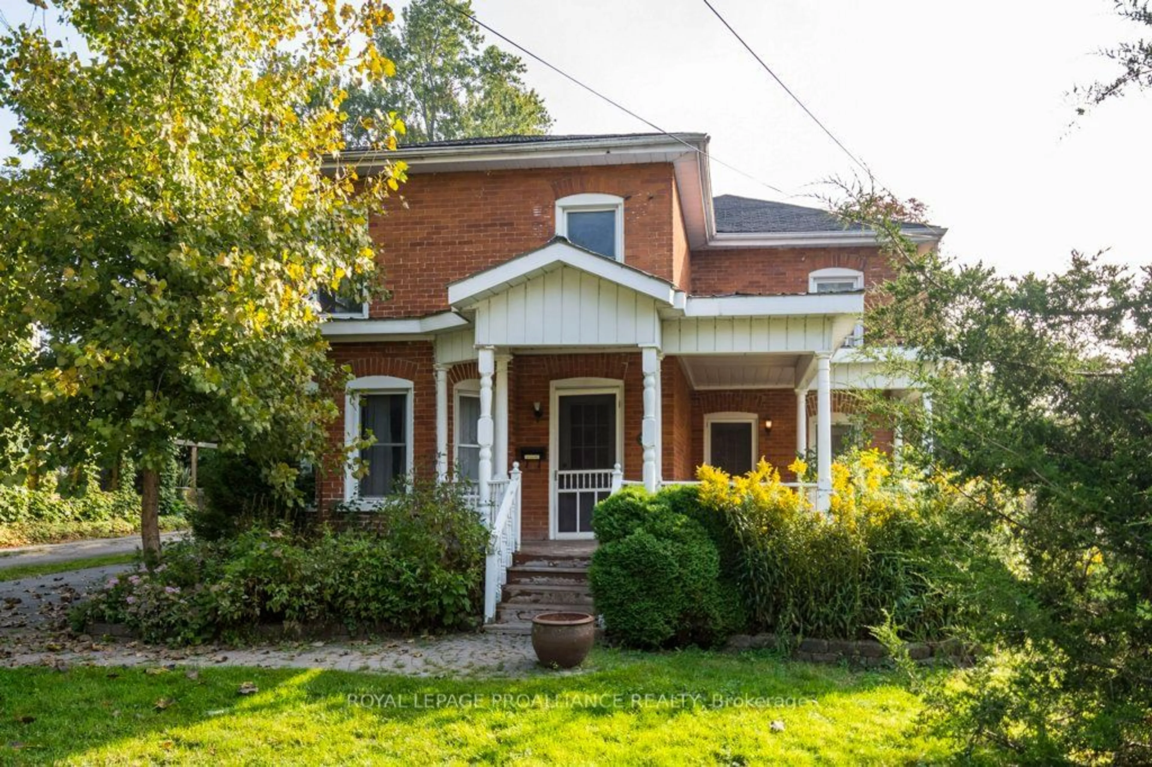 Frontside or backside of a home, cottage for 137 Foster Ave, Belleville Ontario K8N 3P8