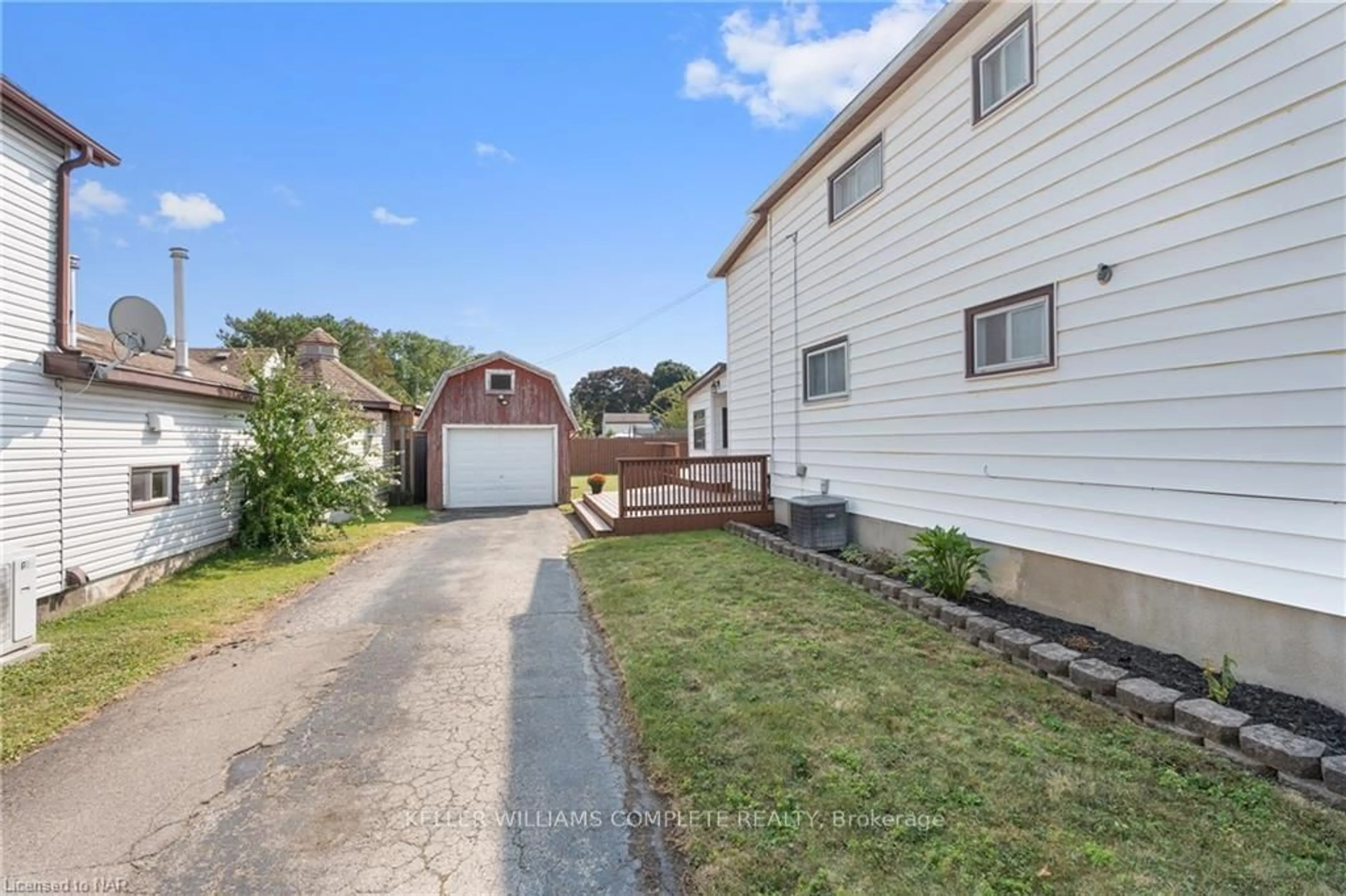 Frontside or backside of a home for 46 Pine St, Port Colborne Ontario L3K 3N5