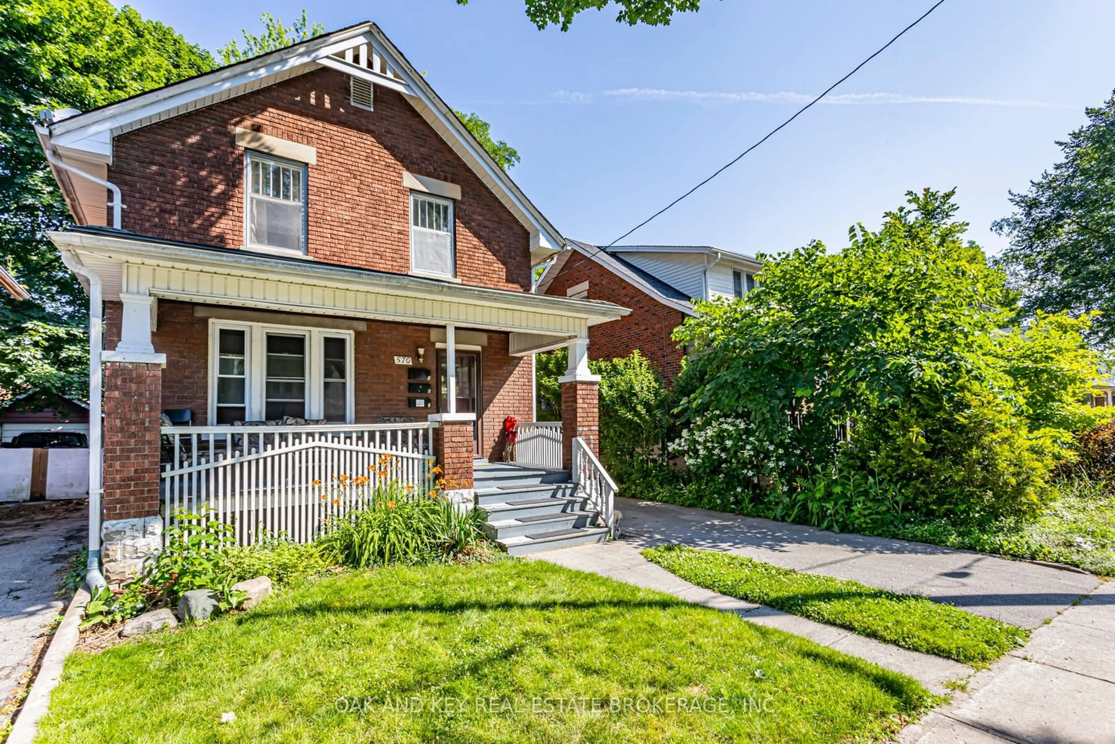 Frontside or backside of a home for 570 Rosedale St, London Ontario N6B 2C6