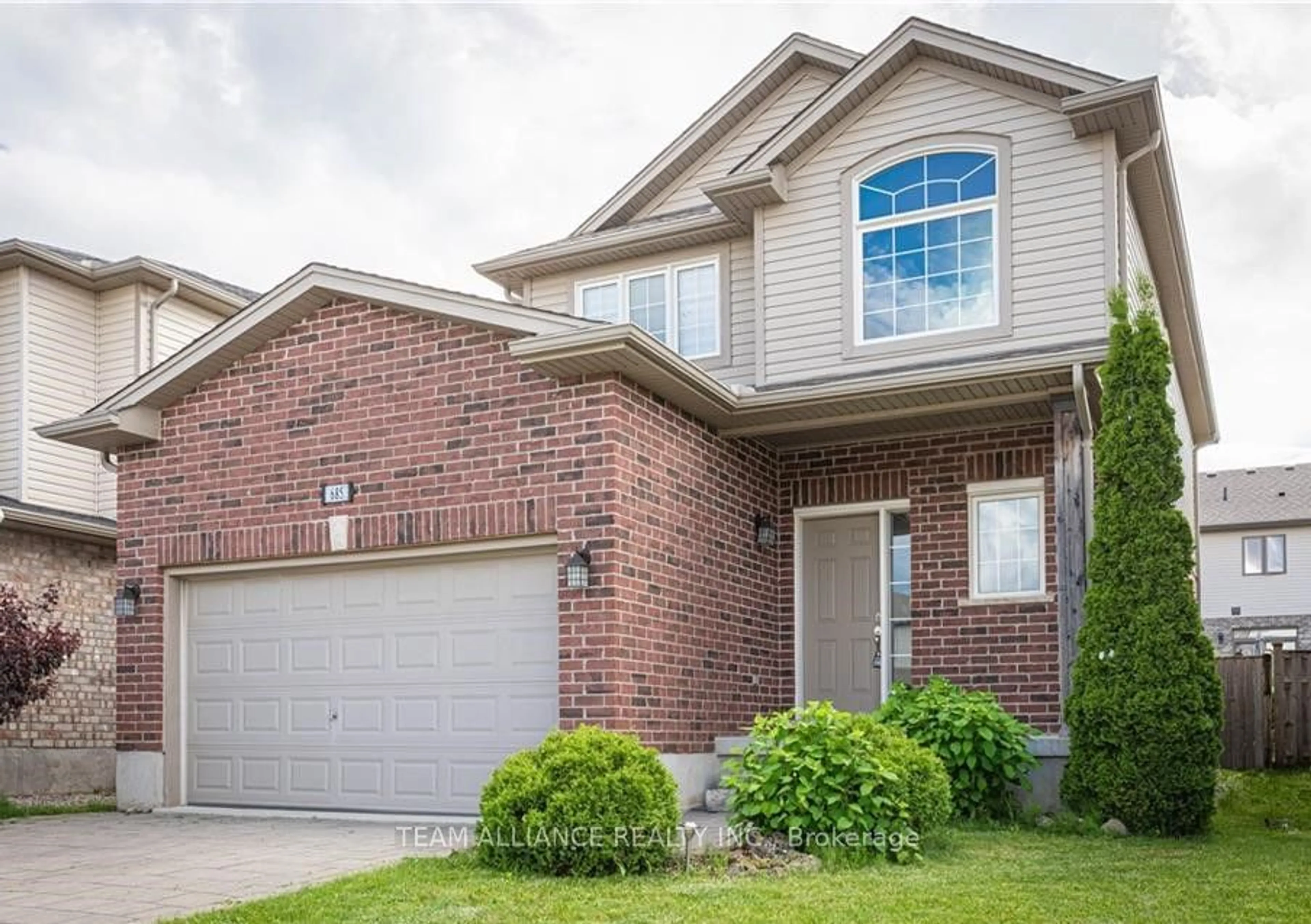 Home with brick exterior material for 685 Springwood Cres, London Ontario N6G 0H8