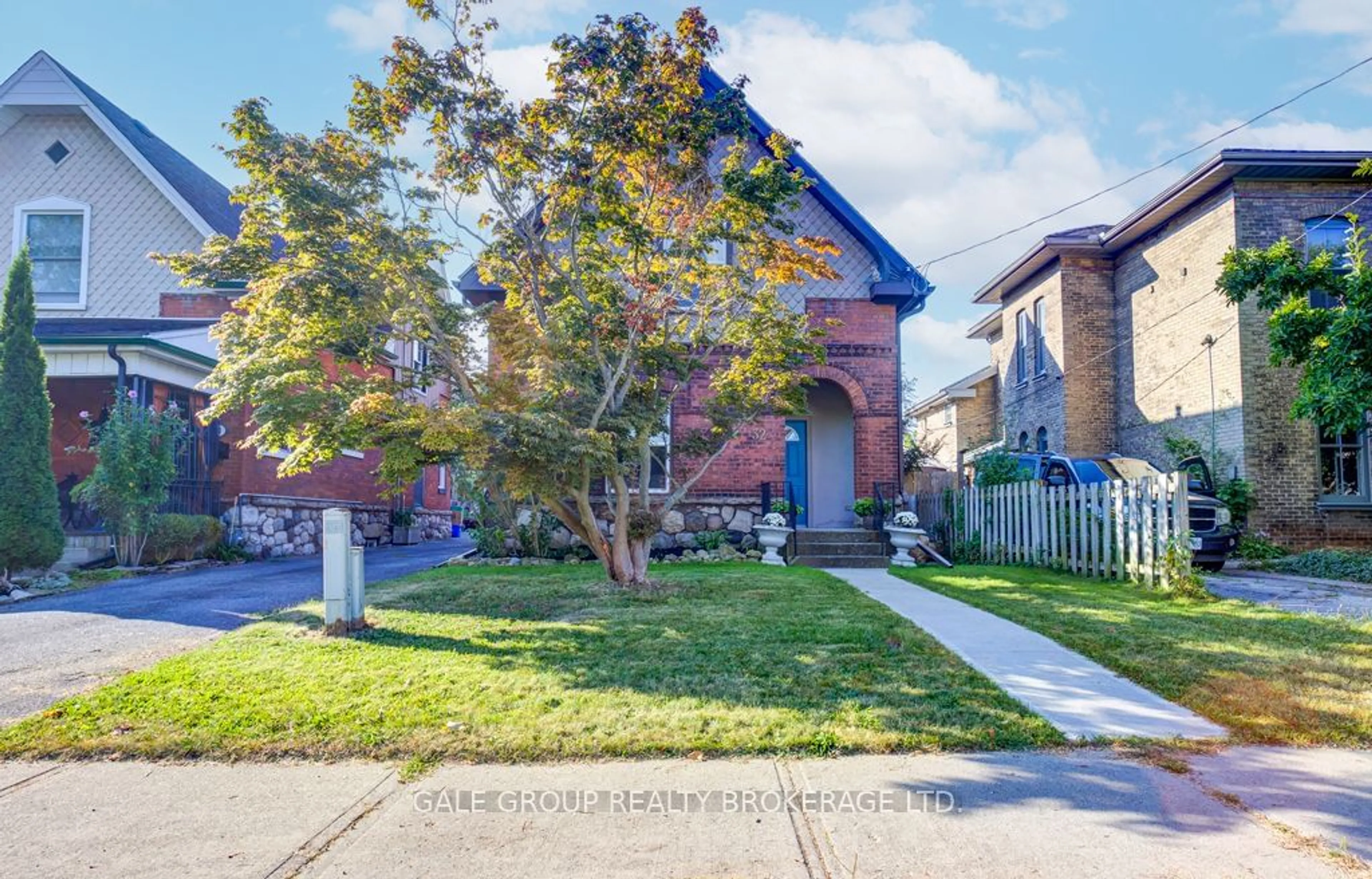 Frontside or backside of a home, the street view for 32 Park Ave, Brantford Ontario N3S 5H3