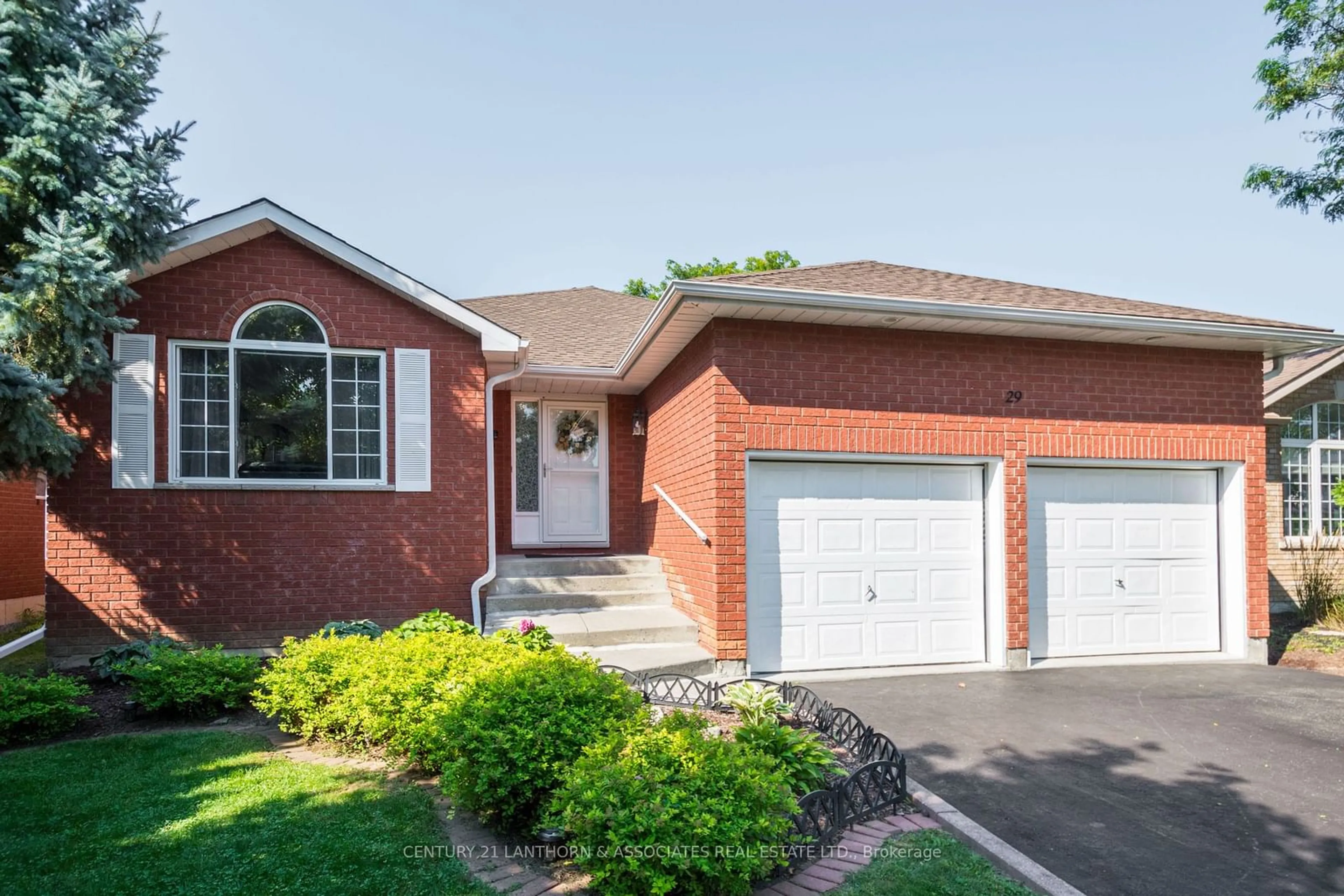 Home with brick exterior material for 29 Grosvenor Dr, Belleville Ontario K8P 5K3