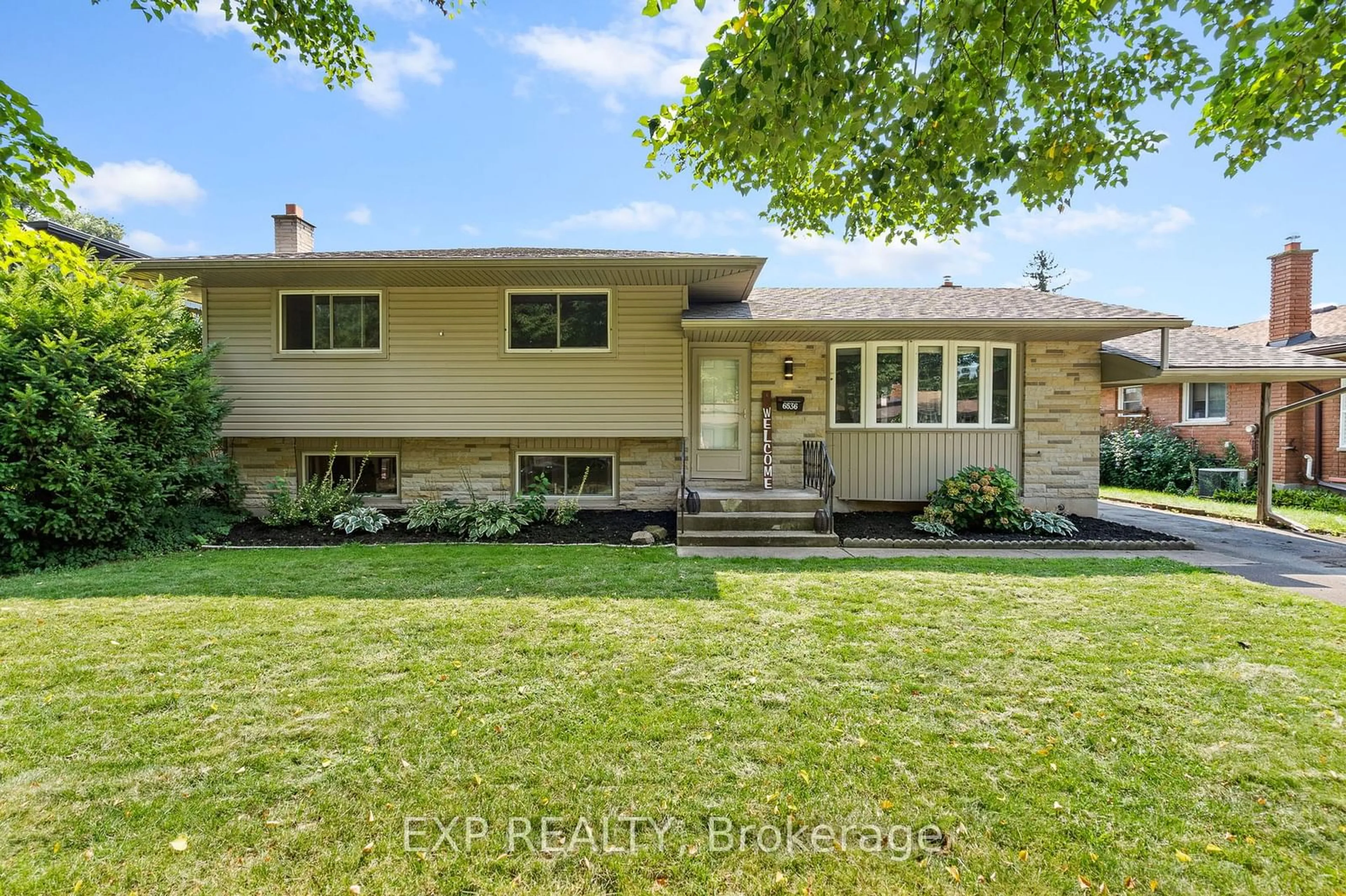 Frontside or backside of a home, the fenced backyard for 6536 Glengate St, Niagara Falls Ontario L2E 5S7