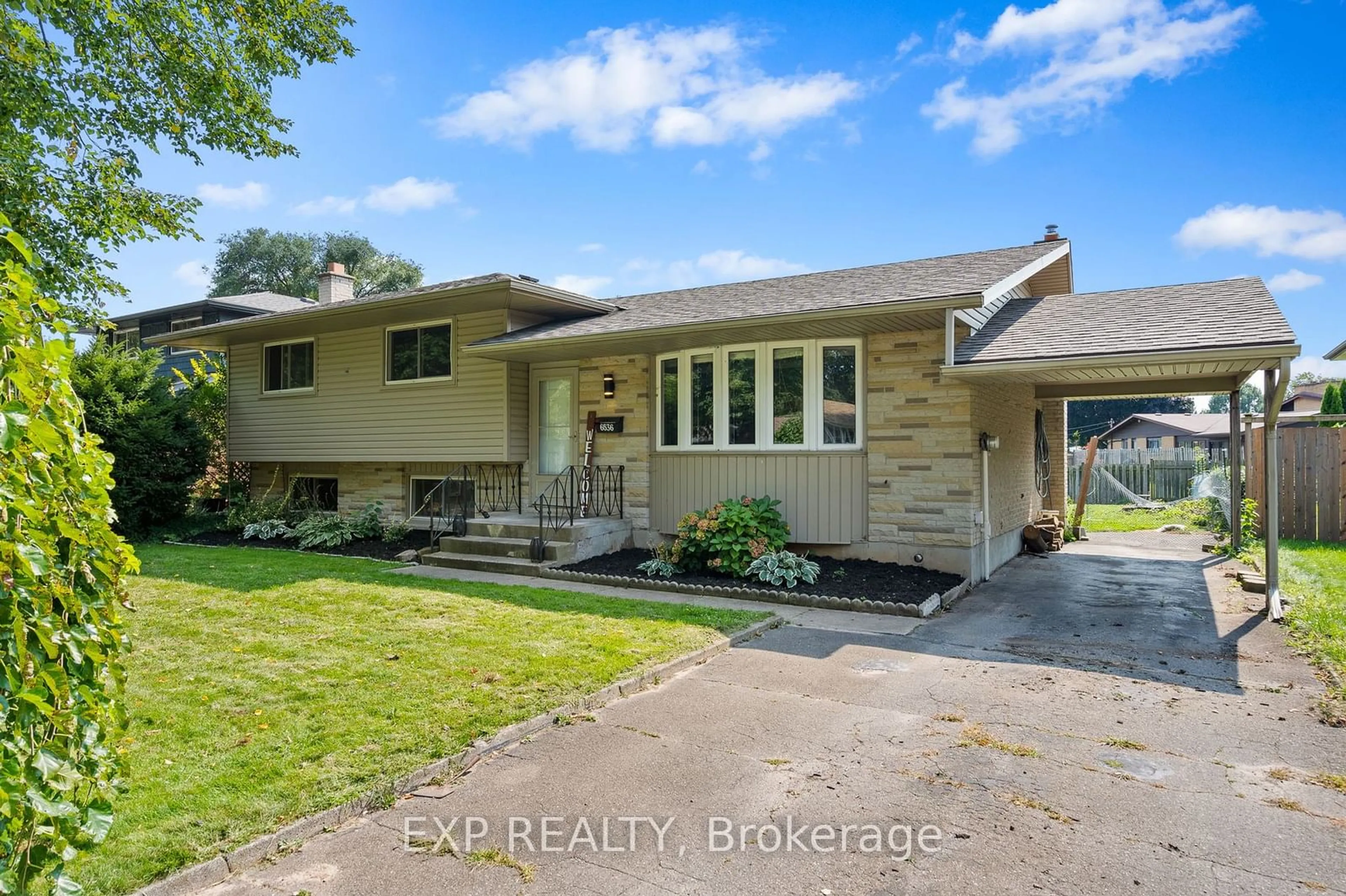 Frontside or backside of a home, cottage for 6536 Glengate St, Niagara Falls Ontario L2E 5S7