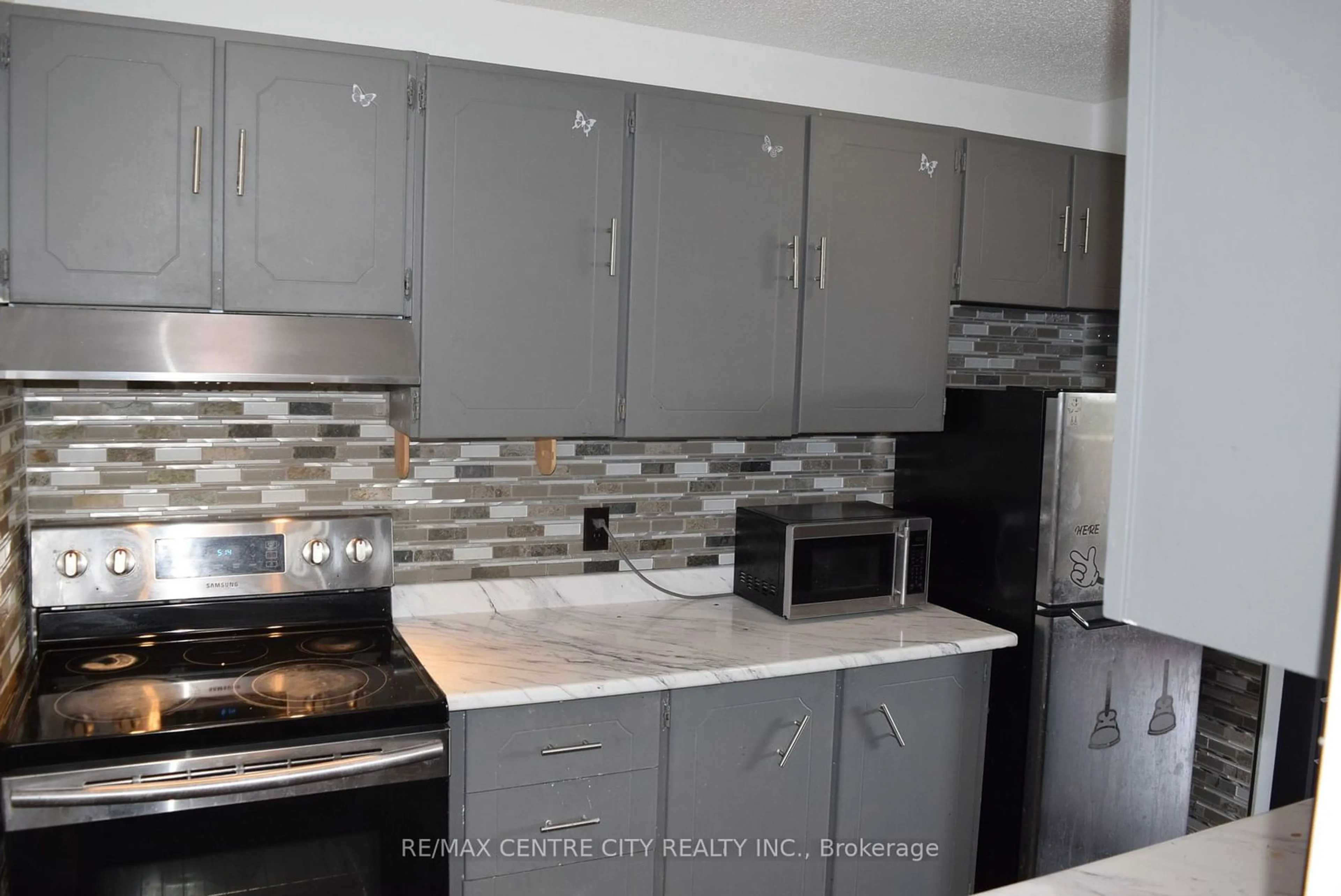 Standard kitchen for 1103 Jalna Blvd #507, London Ontario N6E 2W8