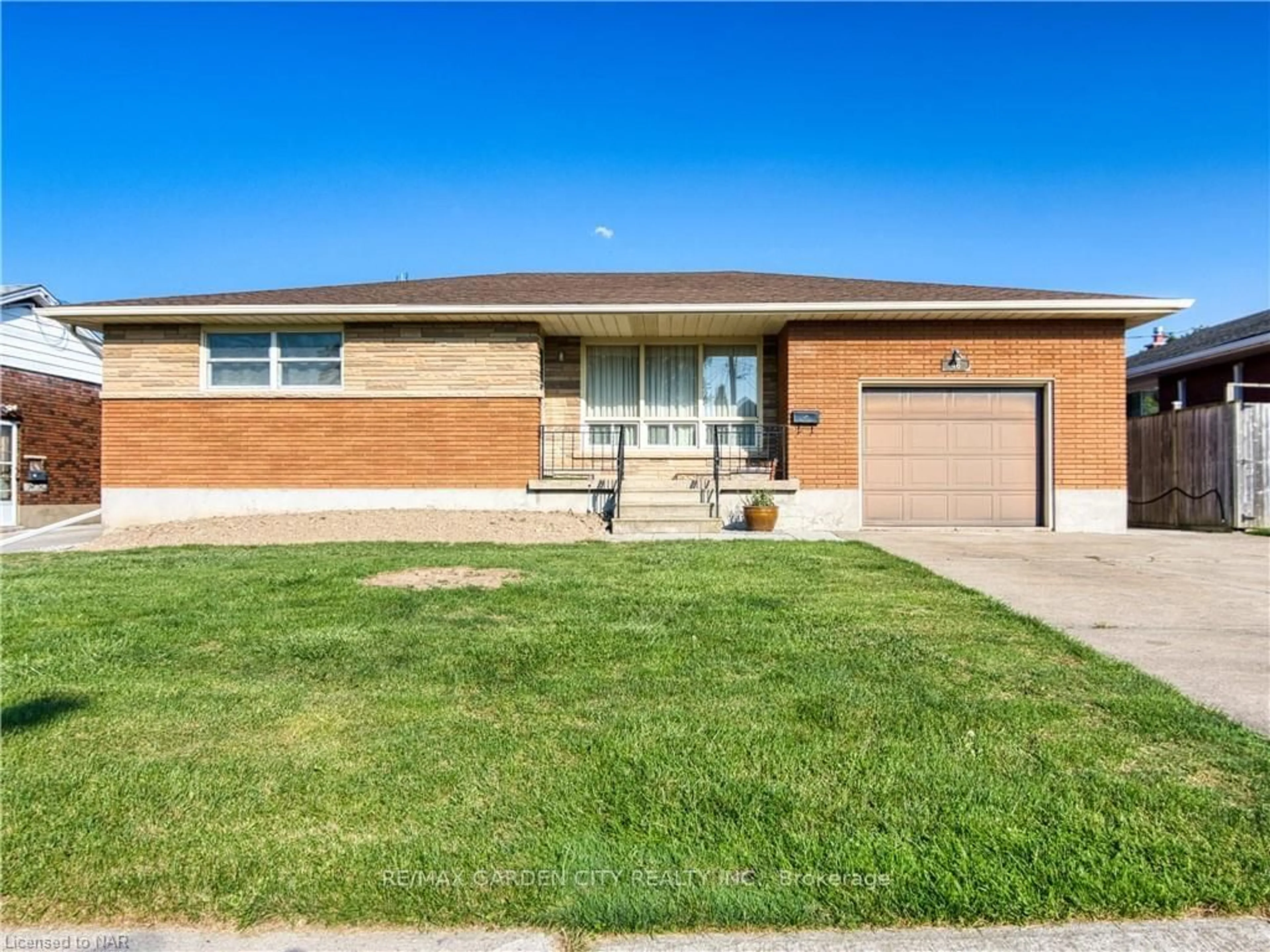 Frontside or backside of a home, the street view for 46 Collier Rd, Thorold Ontario L2V 3T1