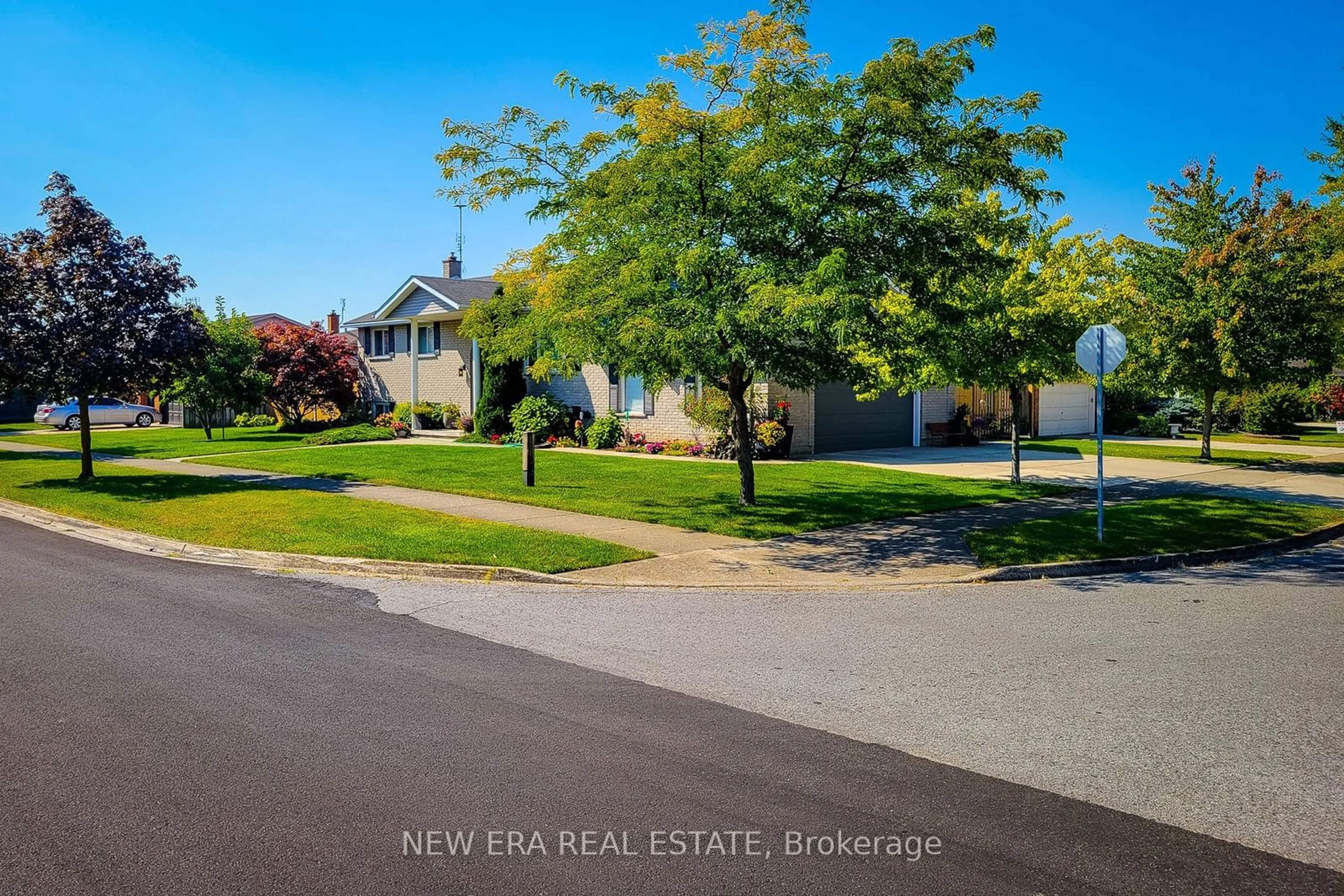 Frontside or backside of a home for 3831 Cardinal Dr, Niagara Falls Ontario L2H 2W2