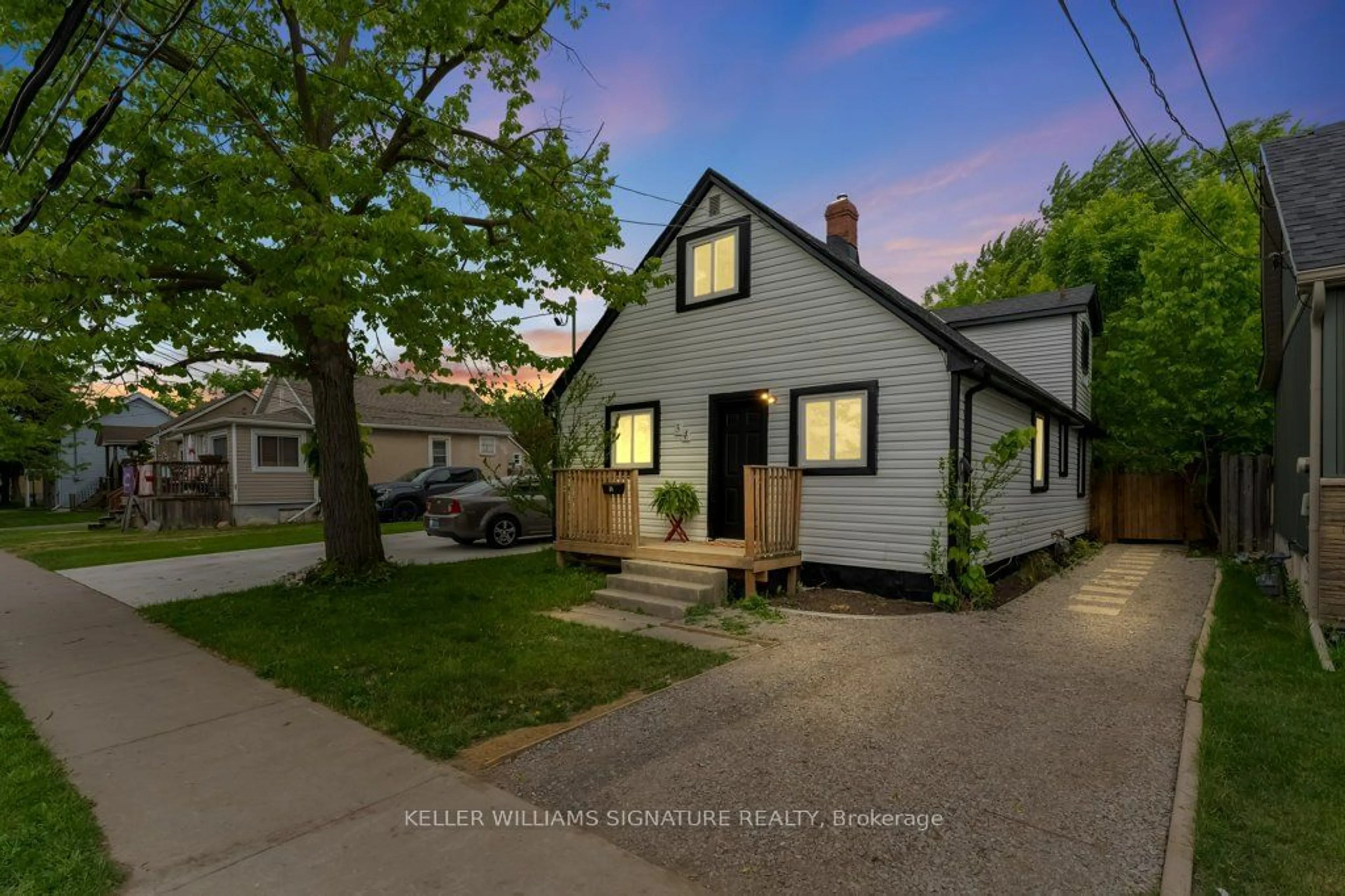 A pic from outside/outdoor area/front of a property/back of a property/a pic from drone, street for 34 Rykert St, St. Catharines Ontario L2S 1Z1