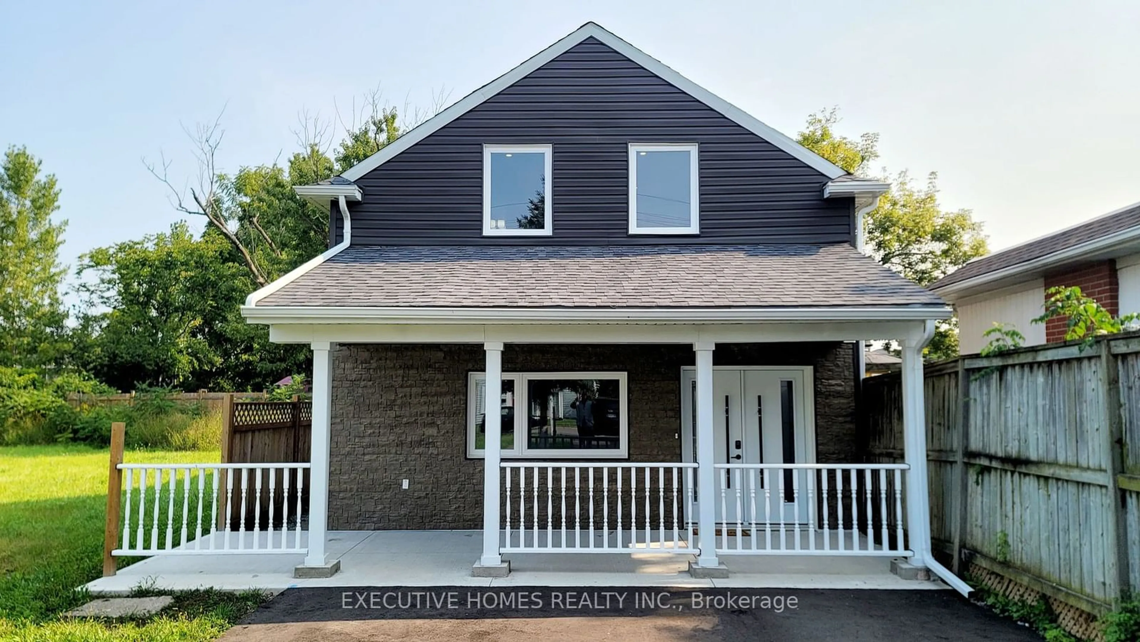 Home with vinyl exterior material for 128 Oakdale Ave, St. Catharines Ontario L2P 2L1