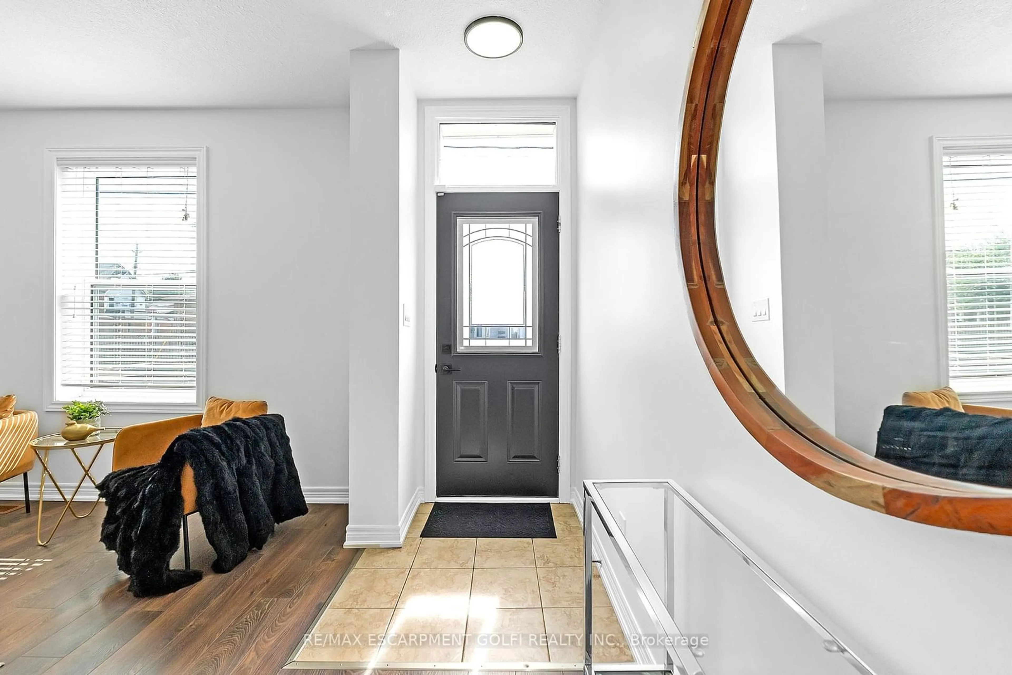 Indoor entryway, wood floors for 47 Burlington St, Hamilton Ontario L8L 4G3