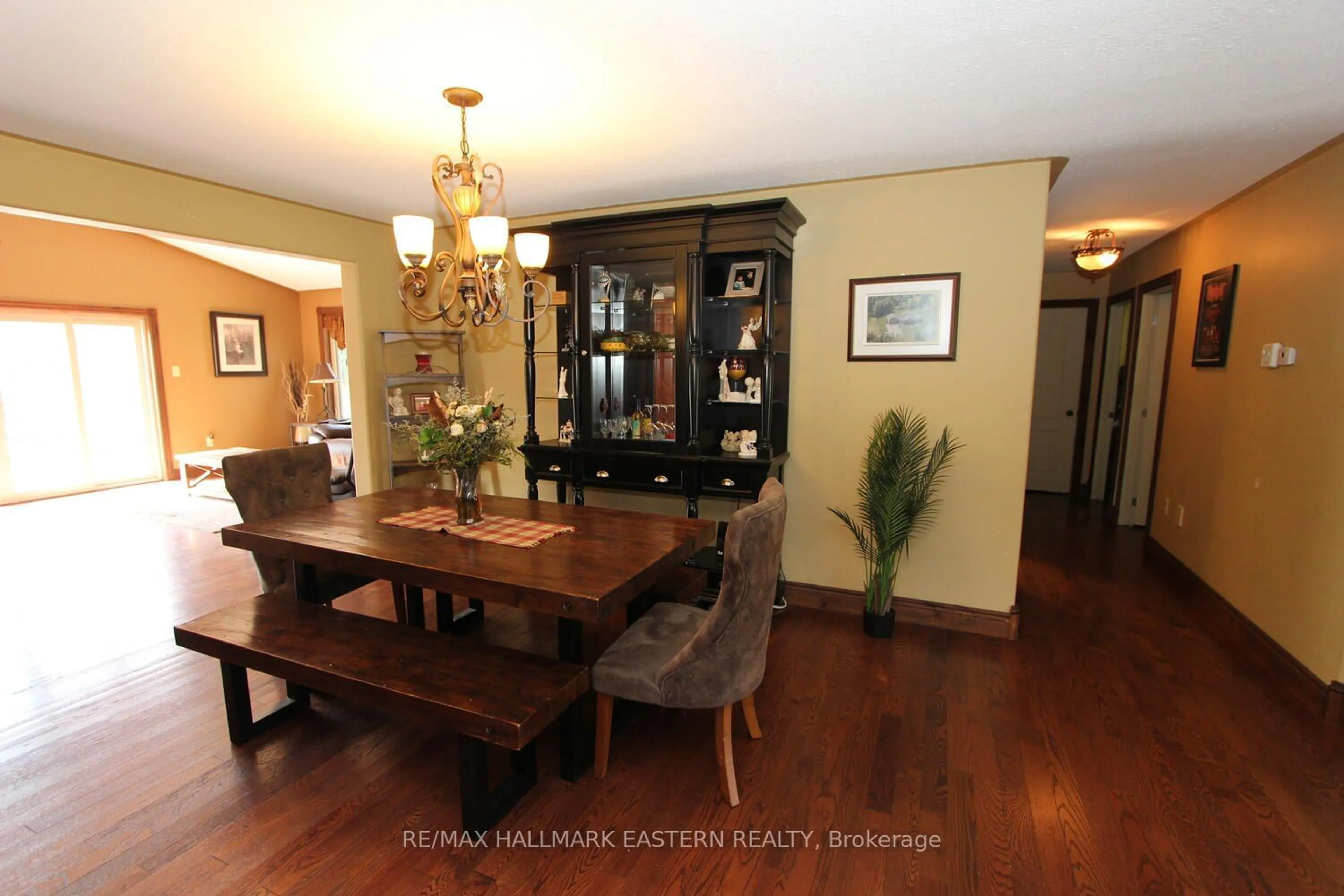 Dining room, wood floors, cottage for 729 11th Line, Trent Hills Ontario K0L 1Y0