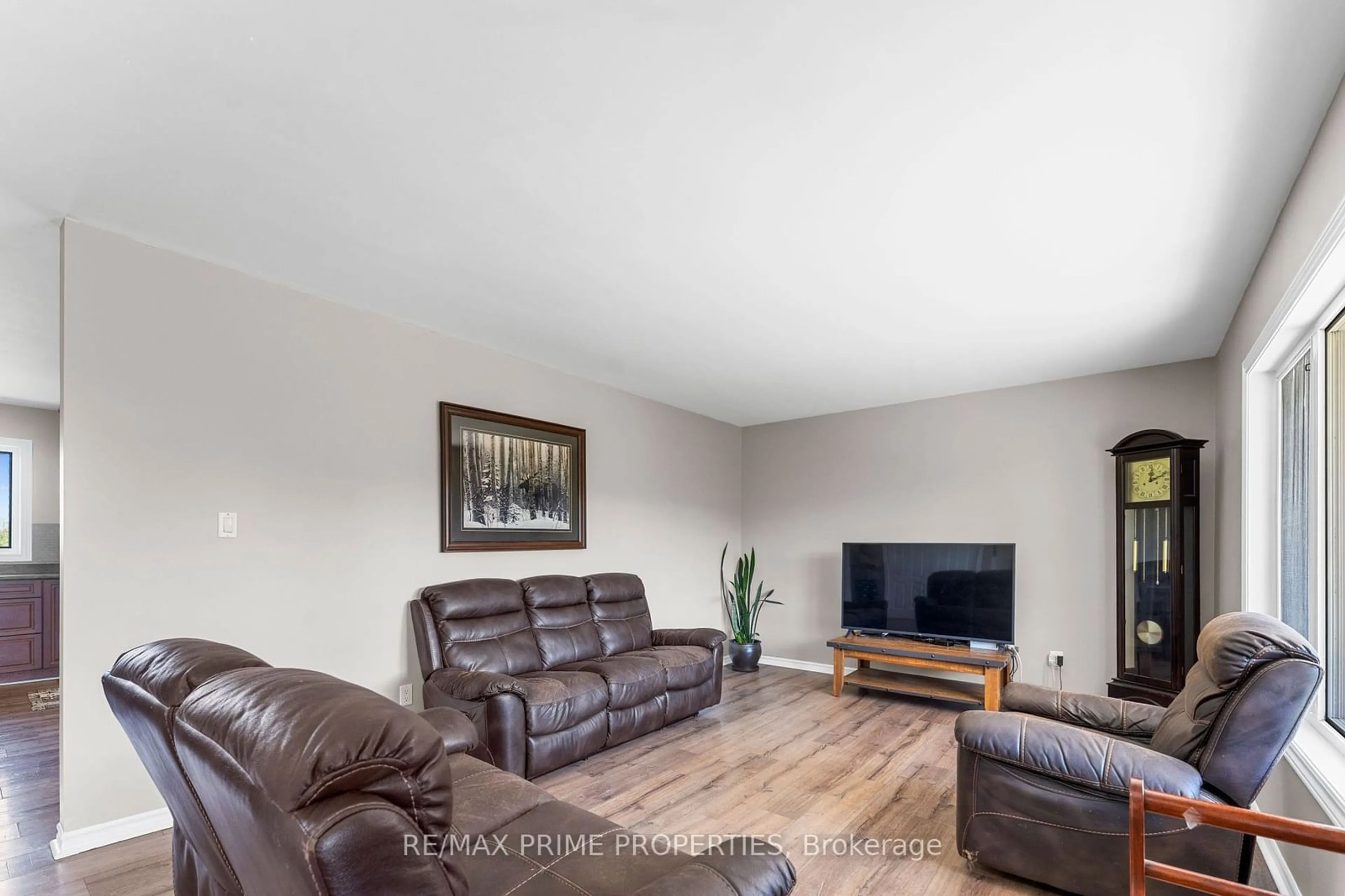 Living room for 202155 Dufferin Rd #109, East Luther Grand Valley Ontario L9W 0P8