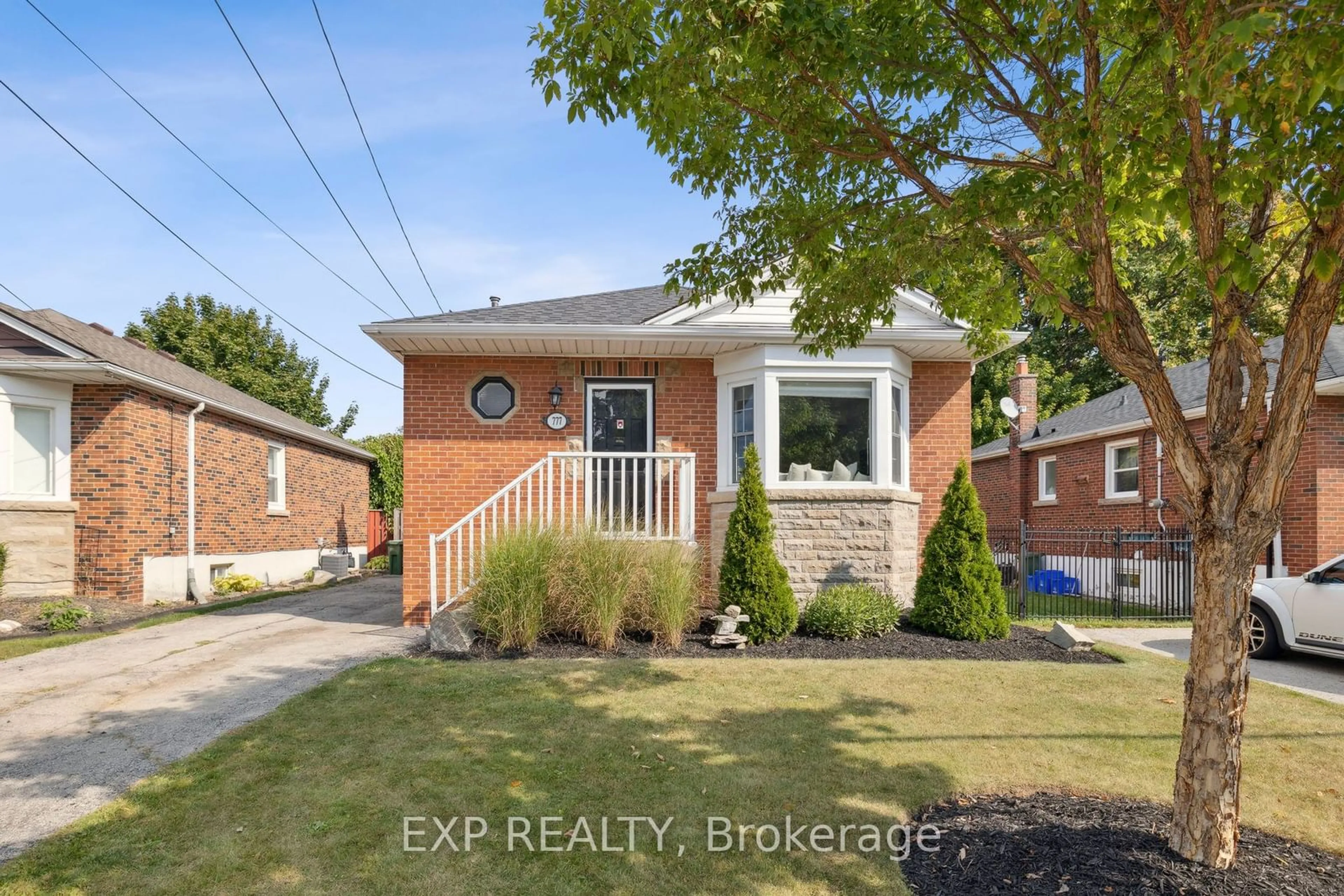 Frontside or backside of a home for 777 Queensdale Ave, Hamilton Ontario L8V 1M7