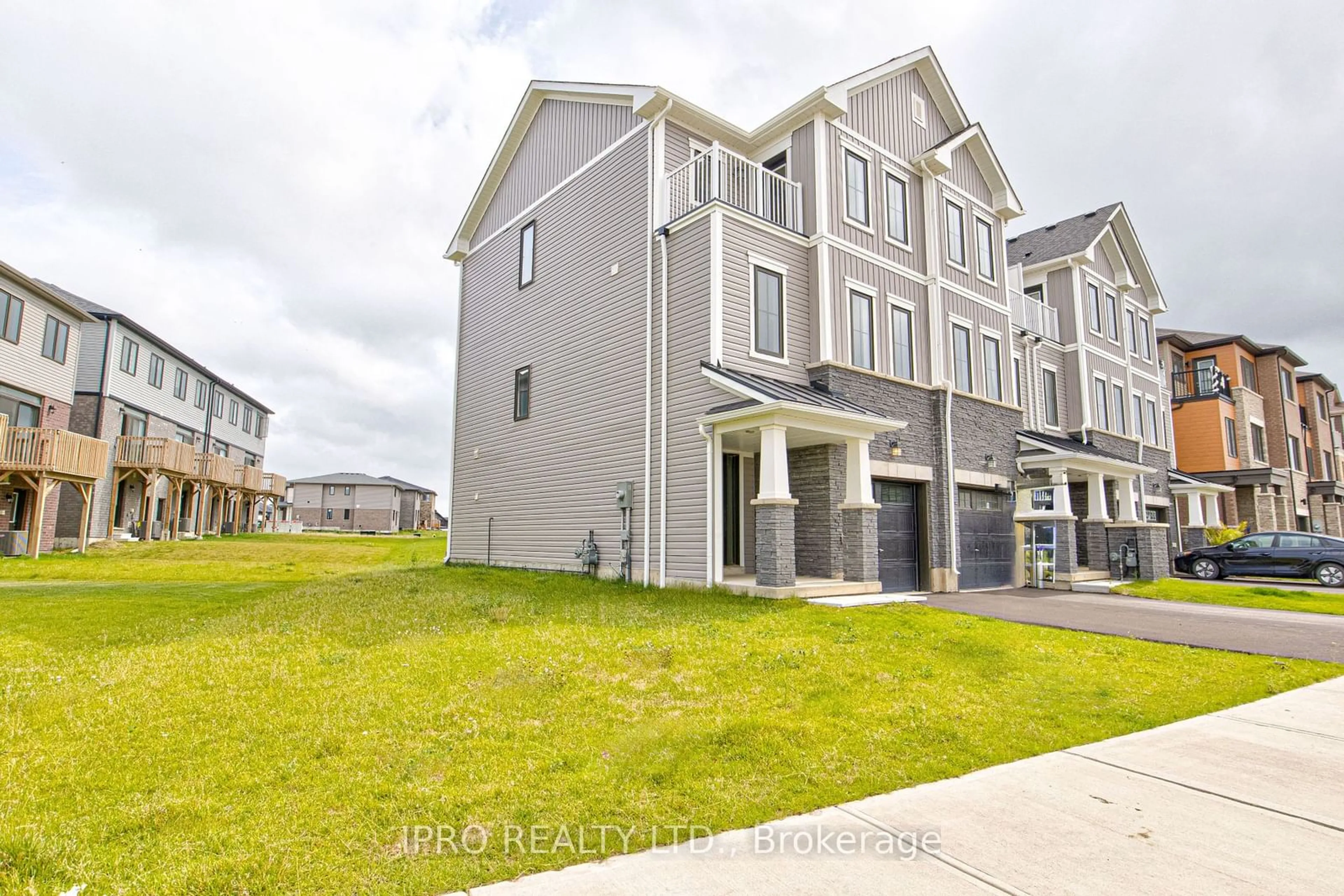 A pic from exterior of the house or condo, the street view for 263 Gillespie Dr, Brantford Ontario N3T 0W8