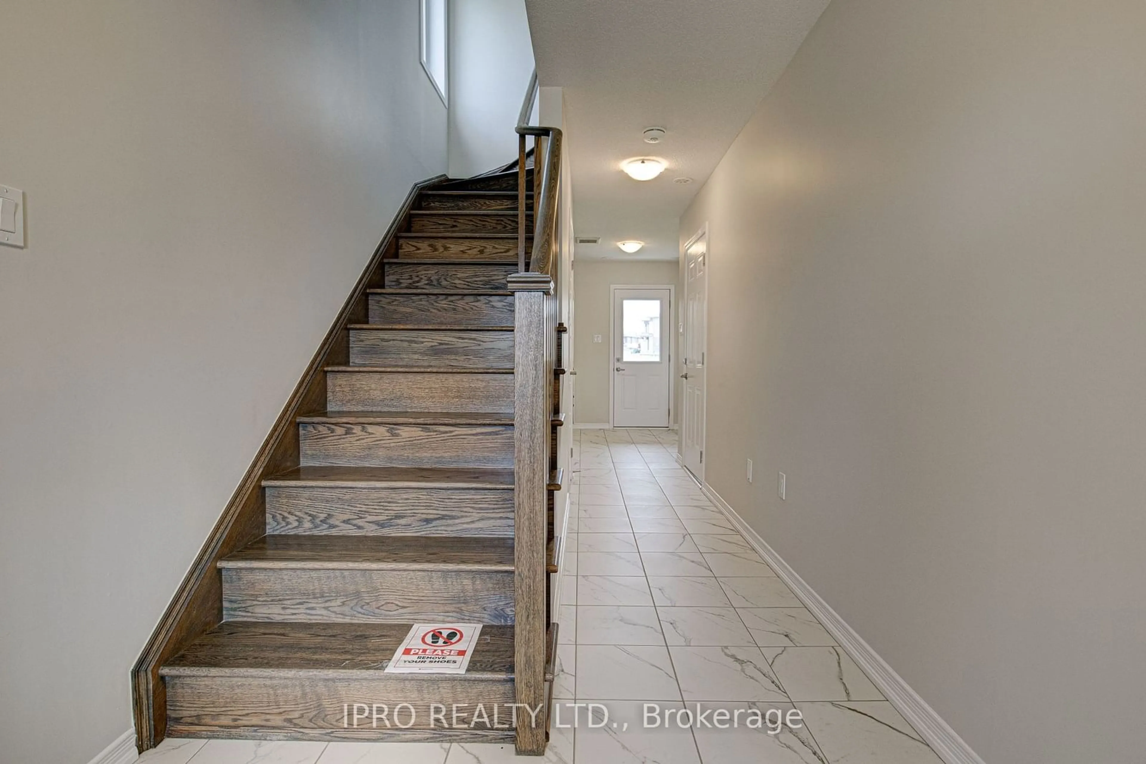 Indoor entryway, wood floors for 263 Gillespie Dr, Brantford Ontario N3T 0W8