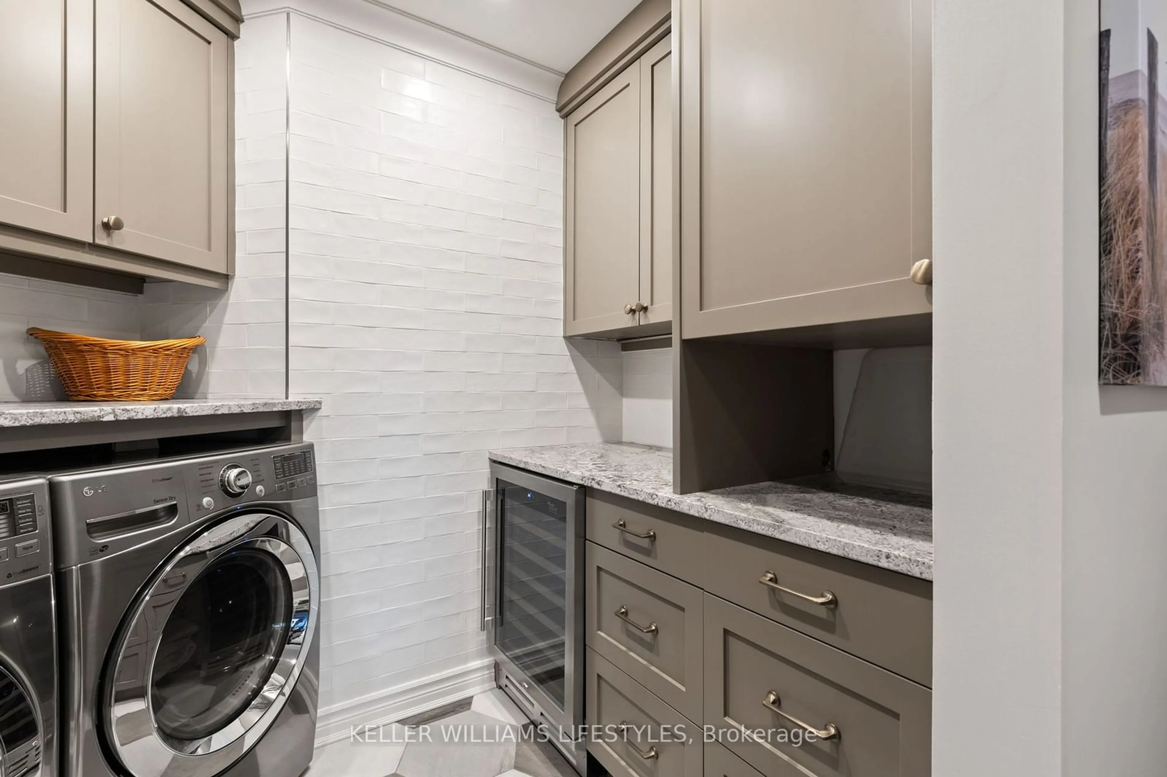 Laundry room for 19 King St #501, London Ontario N6A 5N8