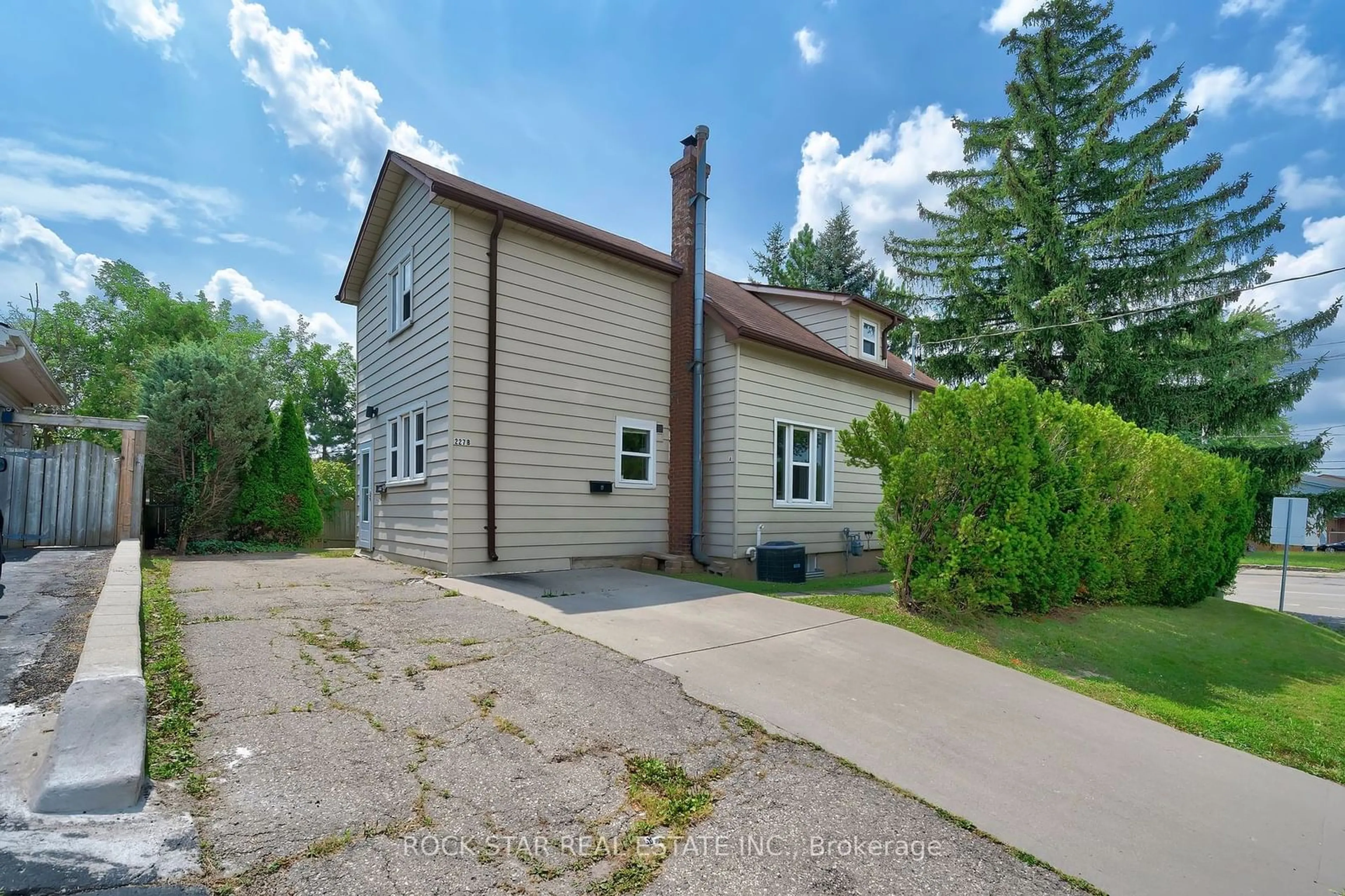 Frontside or backside of a home, cottage for 227 Fairway Rd, Kitchener Ontario N2A 2N7