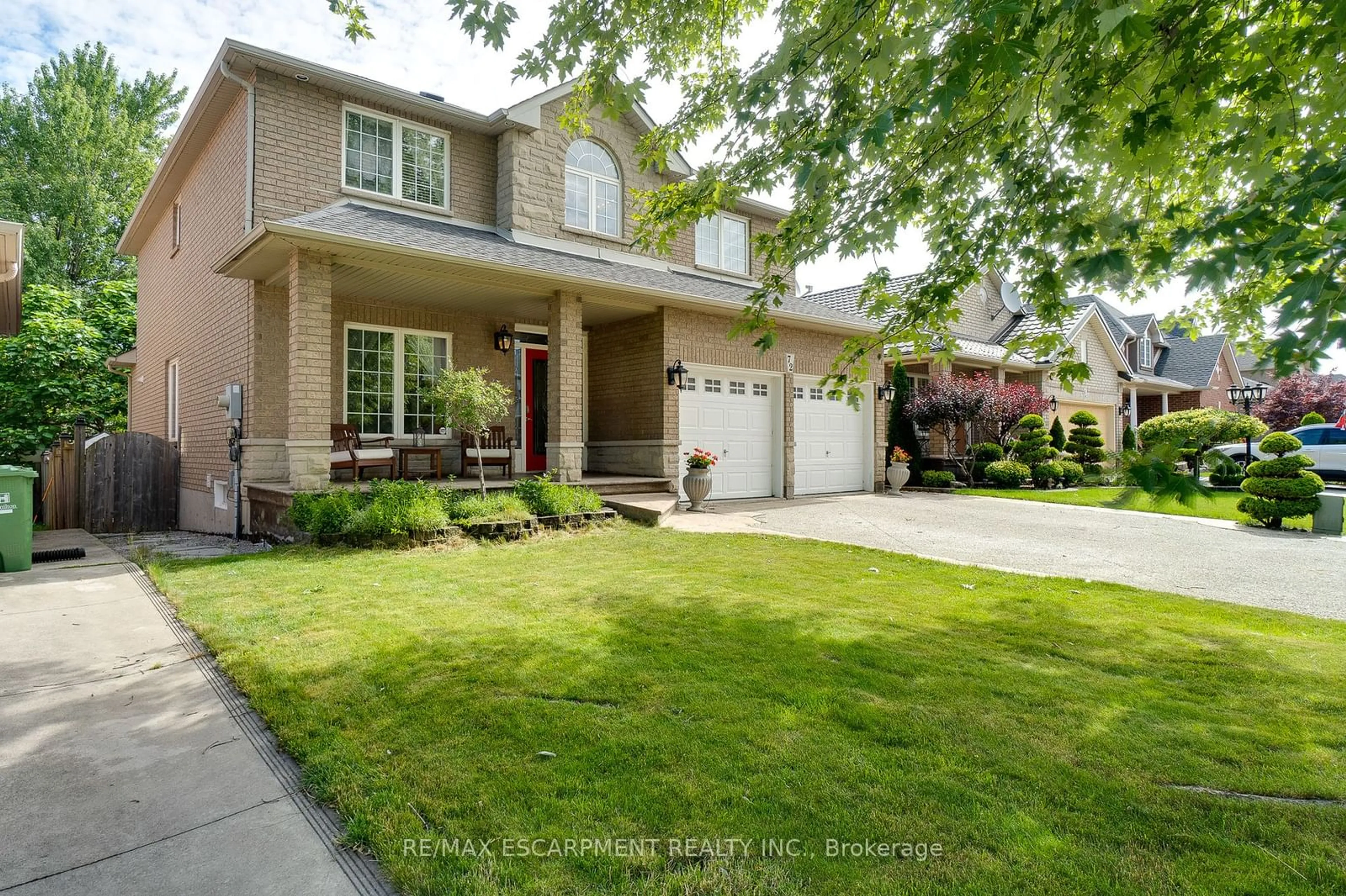 Frontside or backside of a home, the street view for 72 Sidney Cres, Hamilton Ontario L8J 3Z1