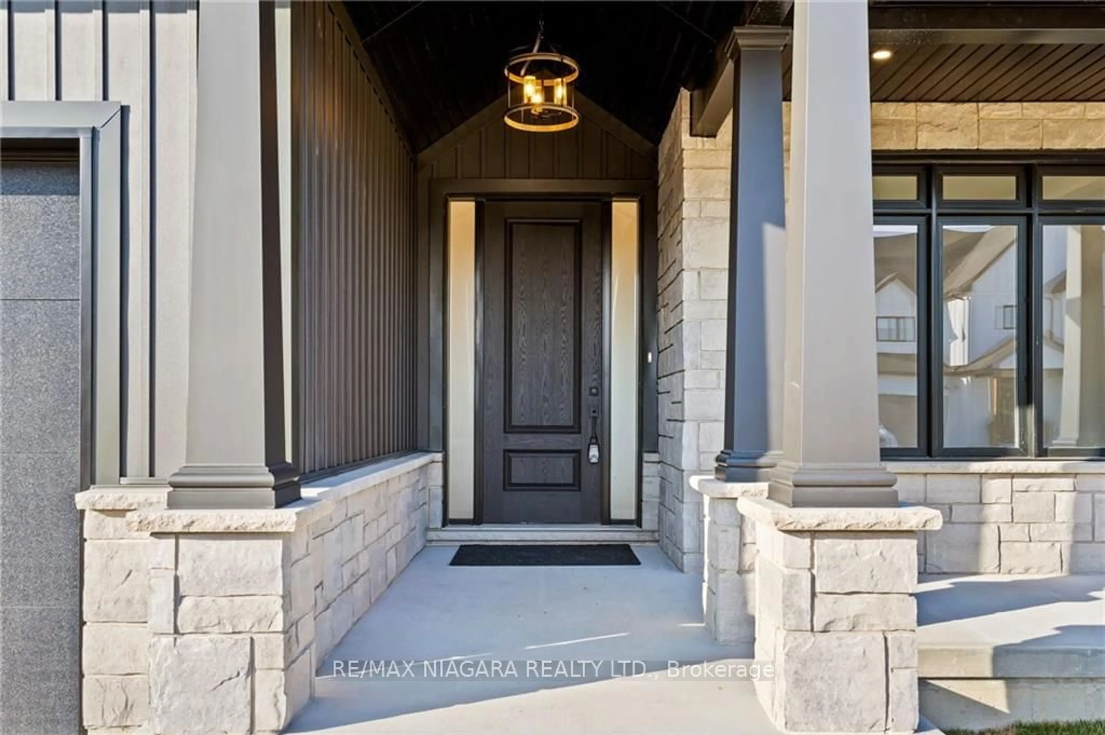 Indoor entryway, wood floors for 4213 Manson Lane, Lincoln Ontario L0R 1G0