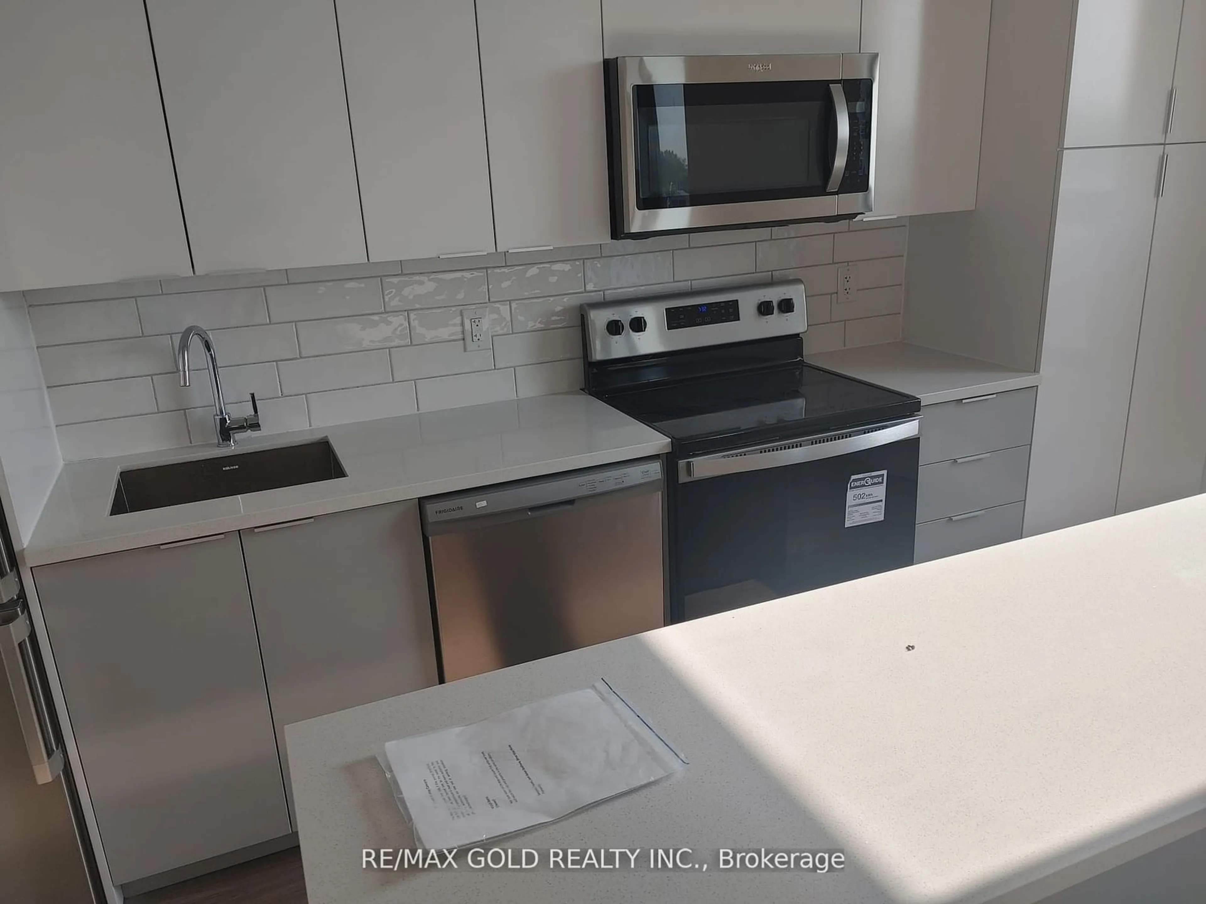 Standard kitchen for 7 Erie Ave #506, Brantford Ontario N3S 2E7