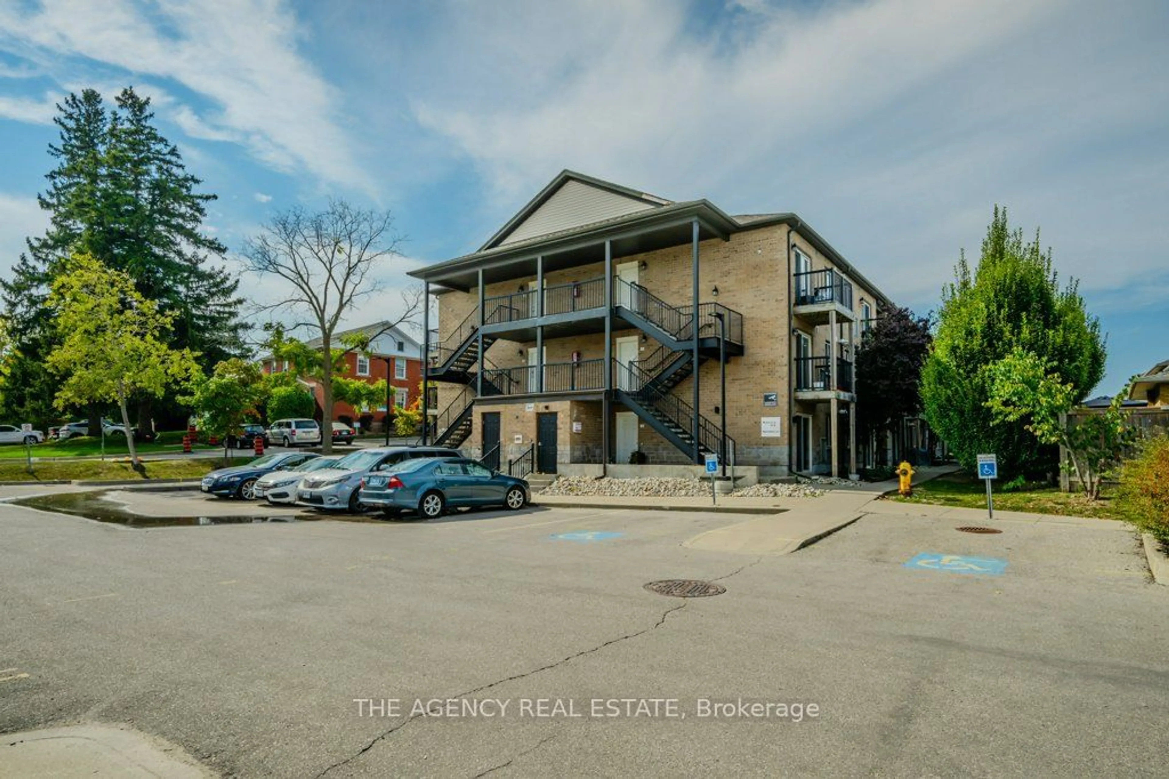 A pic from exterior of the house or condo, the street view for 185 Windale Cres #5C, Kitchener Ontario N2E 0G3